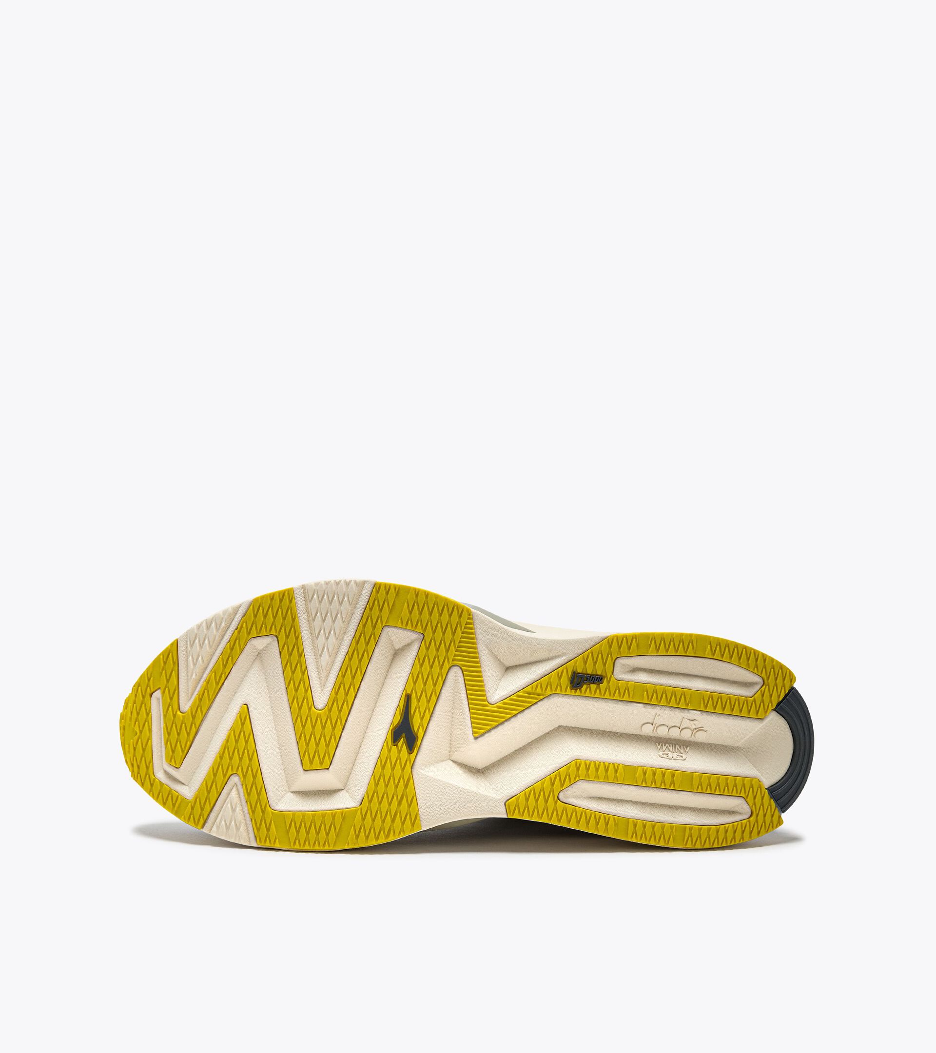 Made in Italy running shoe - Lightness and cushioning - All gender ATOMO V7000-2 SILVER DD/WHISPER WHITE - Diadora