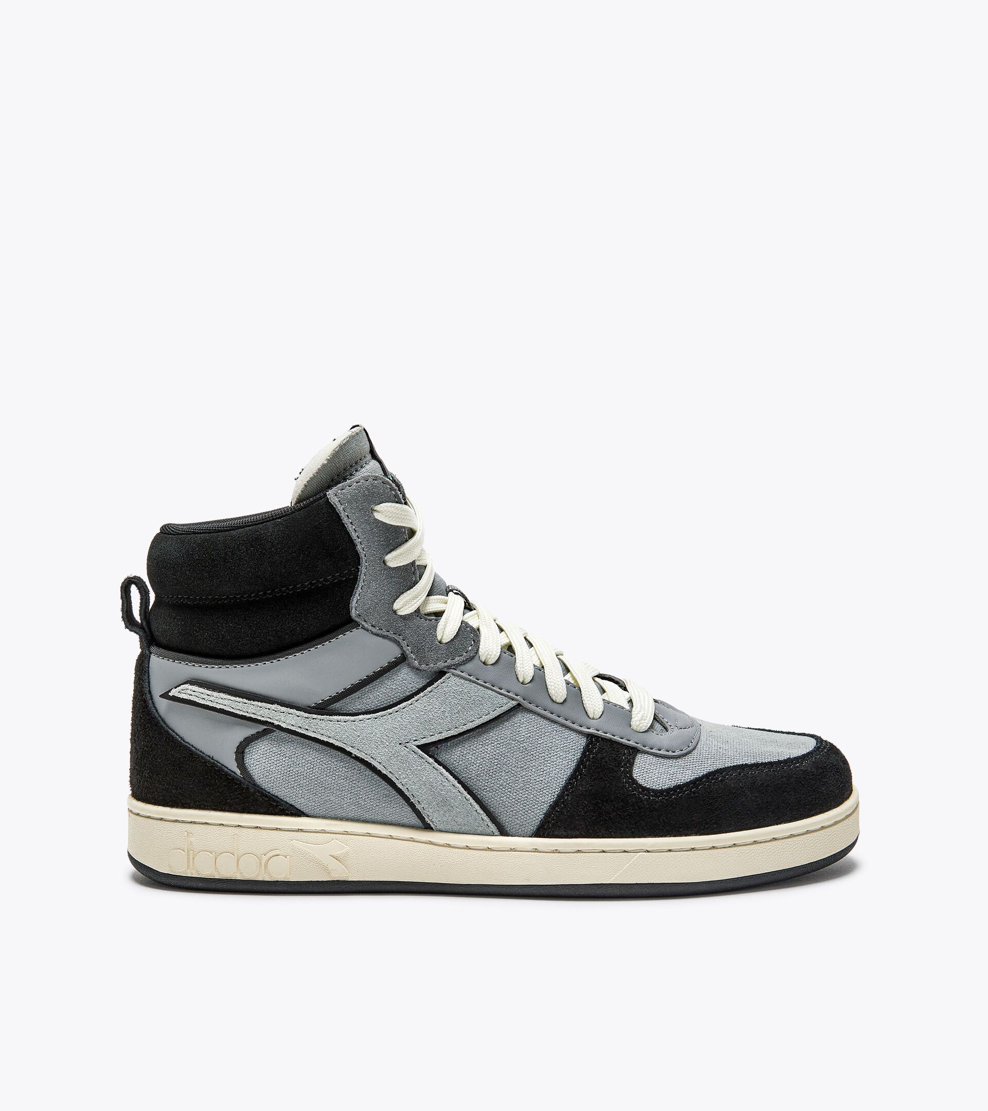 Sporty sneakers - Gender neutral MAGIC BASKET MID TREATED BLACK /HIGH RISE - Diadora