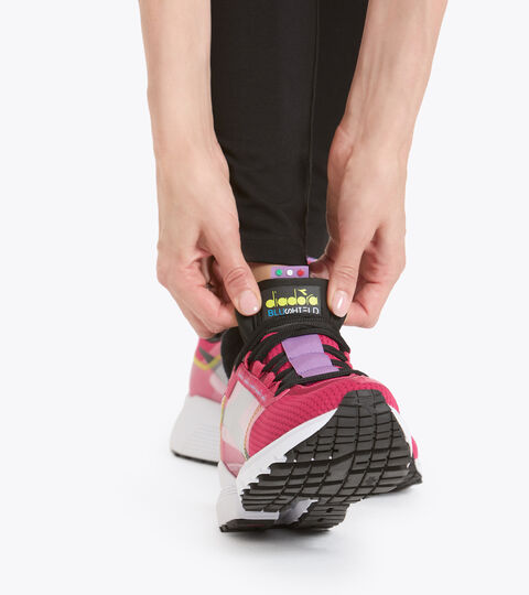 MYTHOS BLUSHIELD ELITE TRX 2 W, ROSA JAZZY/NERO/VLA CAMPANULA Footwear Sport DONNA MYTHOS BLUSHIELD ELITE TRX 2 W ROSA JAZZY/NERO/VLA CAMPANULA Diadora