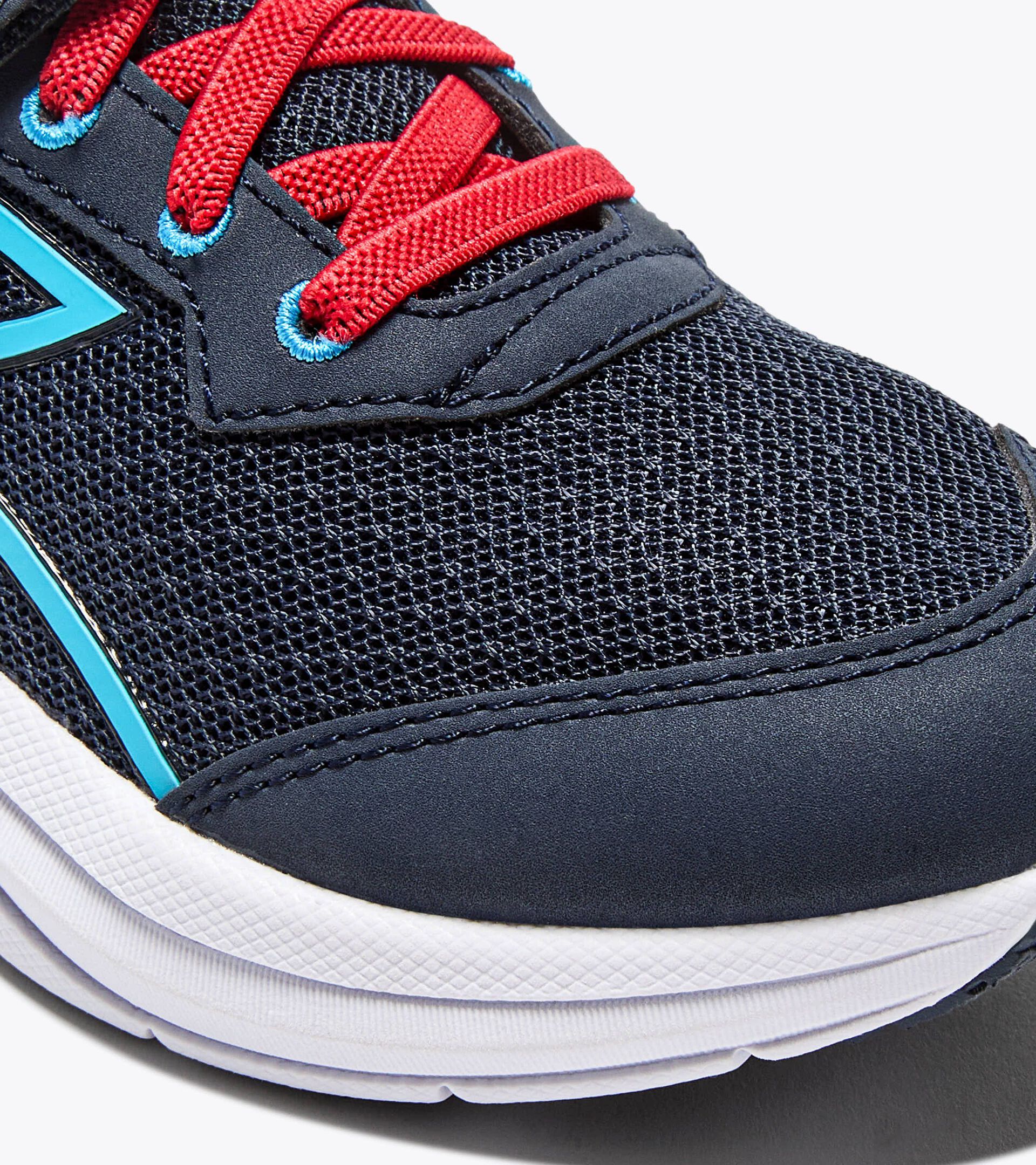 Running shoe - Double lacing system - Junior
SNIPE 3 JR BLUE CORSAIR/BLUE FLUO - Diadora