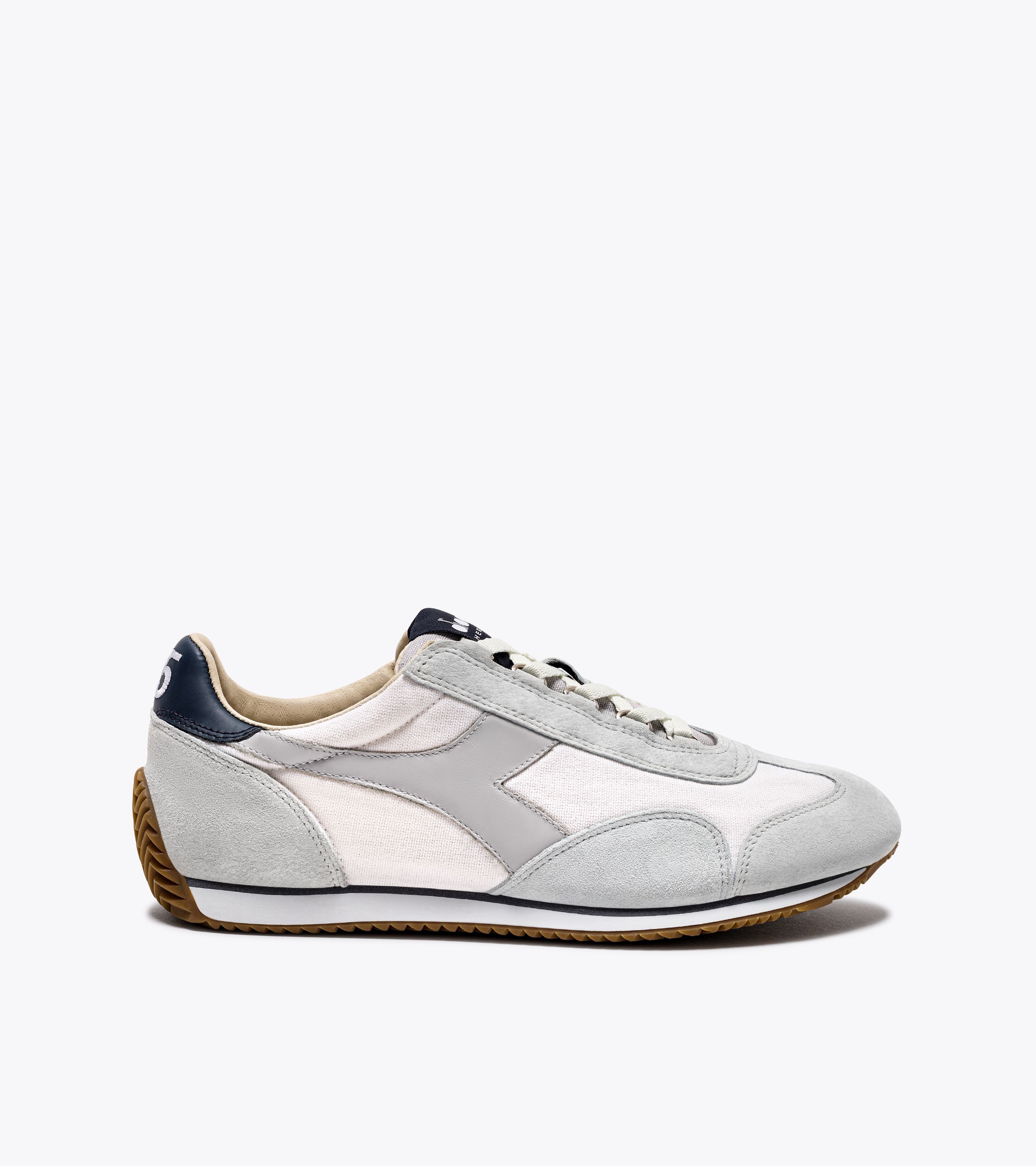 Diadora canvas store shoes