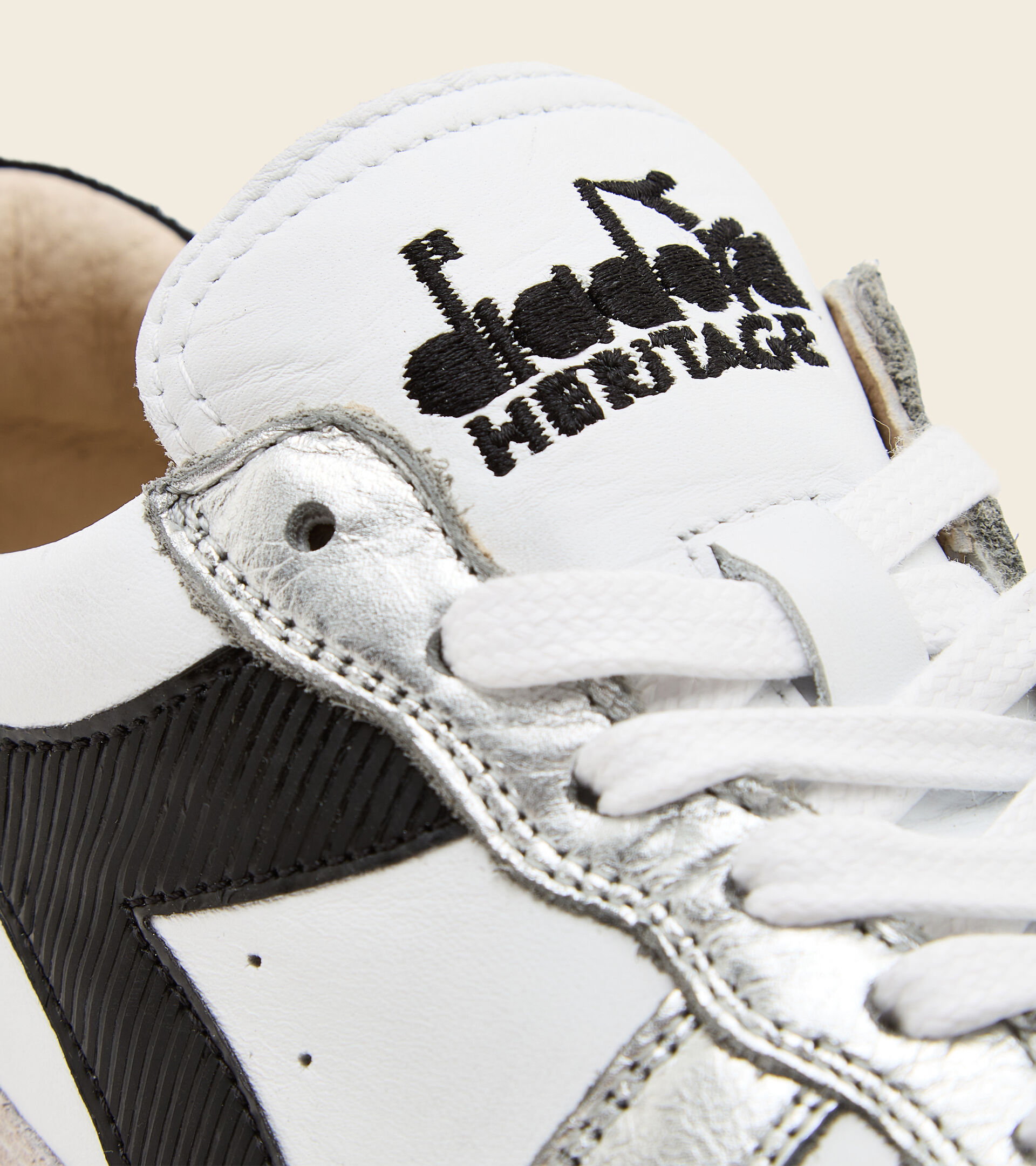 Heritage shoe - Unisex MI BASKET LOW METAL USED WHITE - Diadora