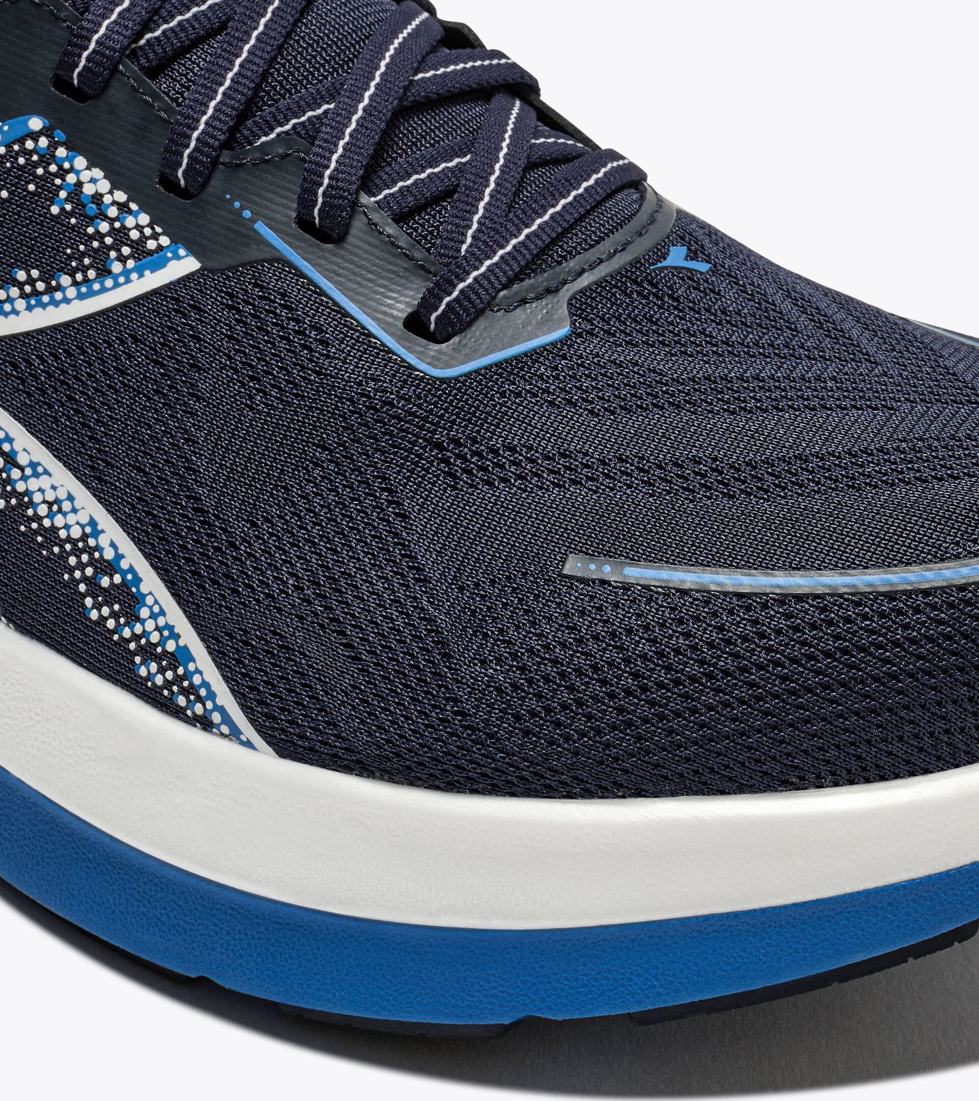 Running shoe with a wide fit - Stability and protection - Men&rsquo;s MYTHOS BLUSHIELD VIGORE V WIDE BLUE CORSAIR/WHITE - Diadora