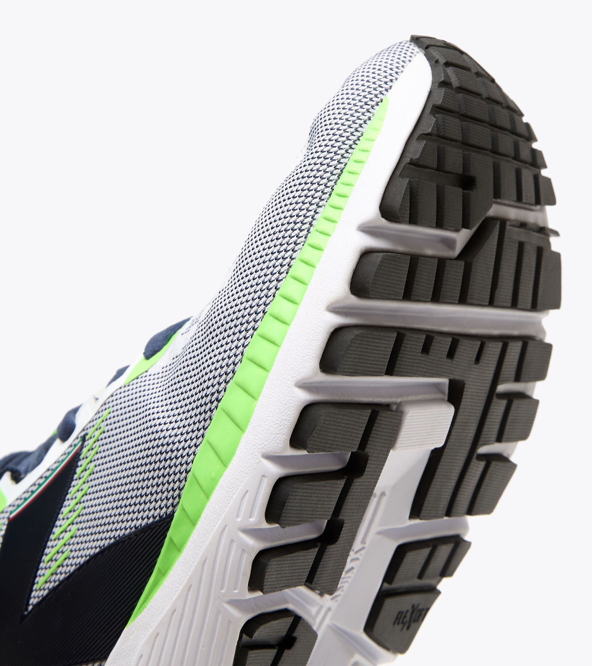 Running shoes - Men MYTHOS BLUSHIELD VIGORE WHITE/BLACK IRIS/NEON MINT - Diadora