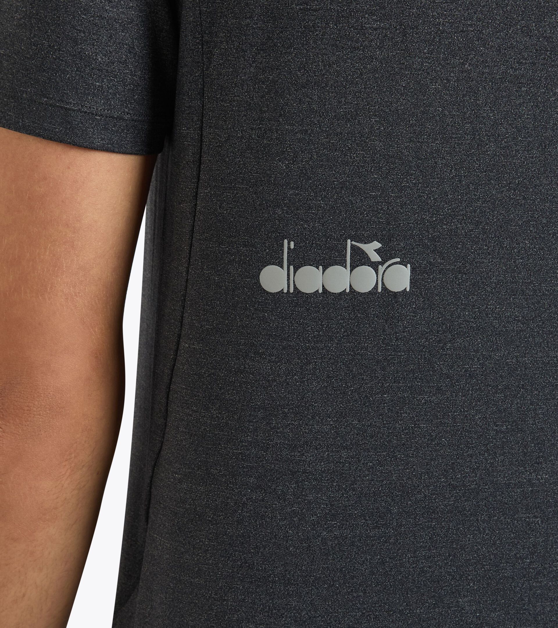 High performance running t-shirt - Men’s SS T-SHIRT TECH RUN CREW BLACK - Diadora