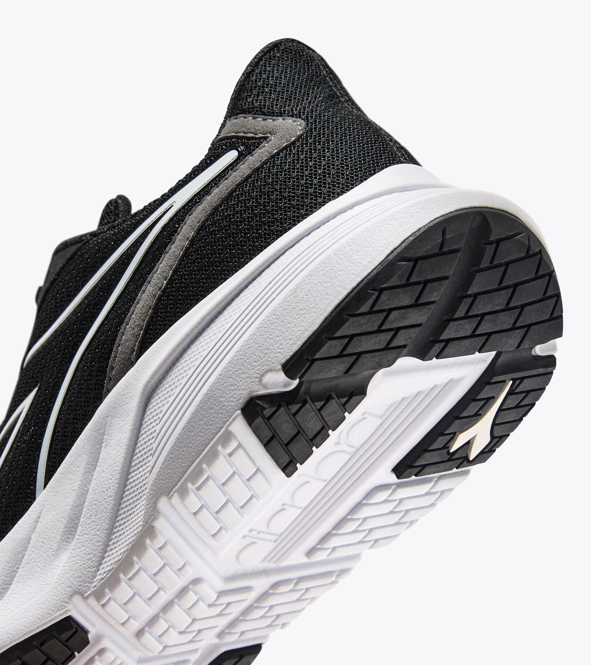 Walking shoe - Men’s PASSO 4 BLACK/WHITE (C7406) - Diadora