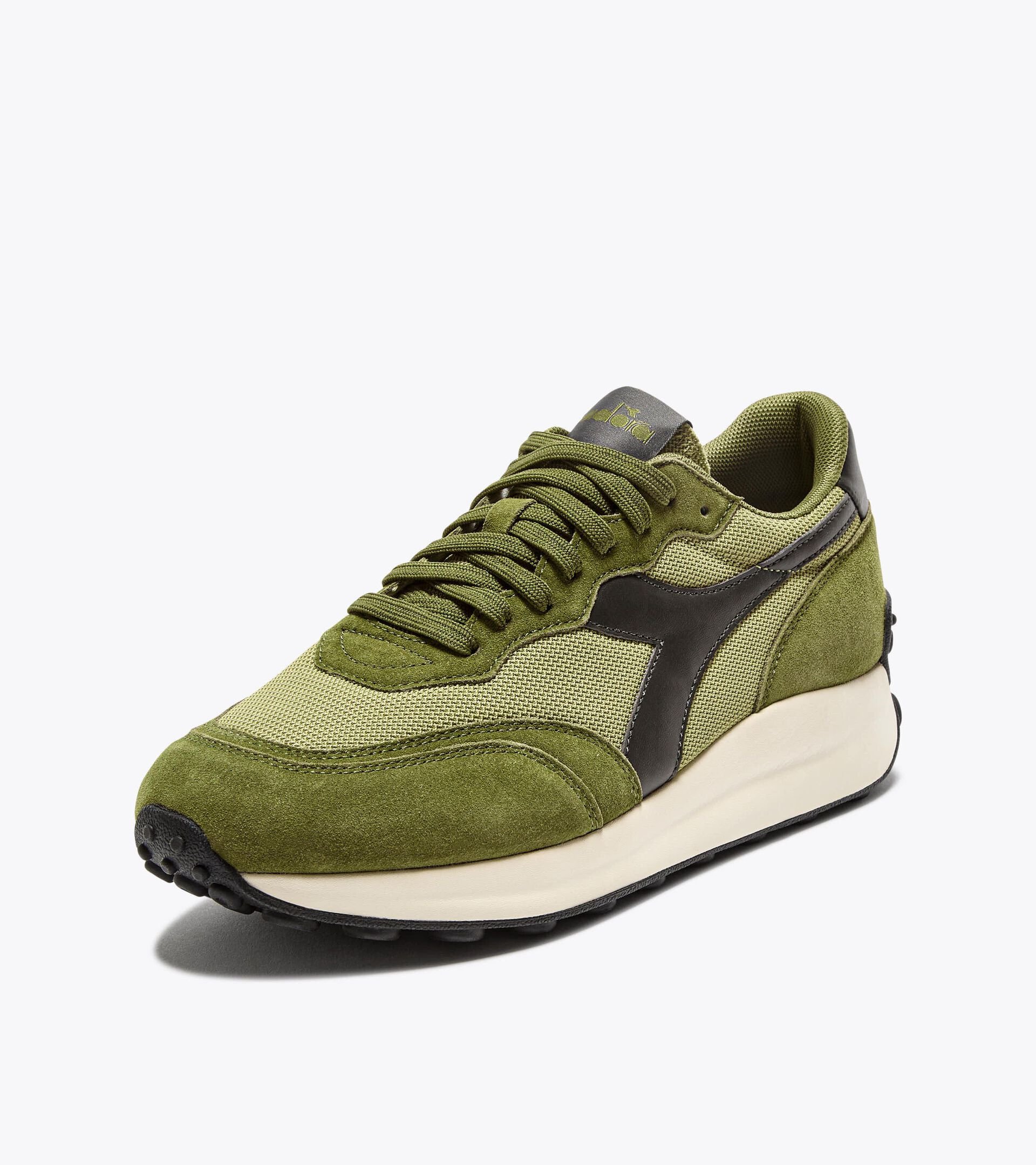Sporty sneakers - All-Gender RACE NY GREEN MIMETIC - Diadora