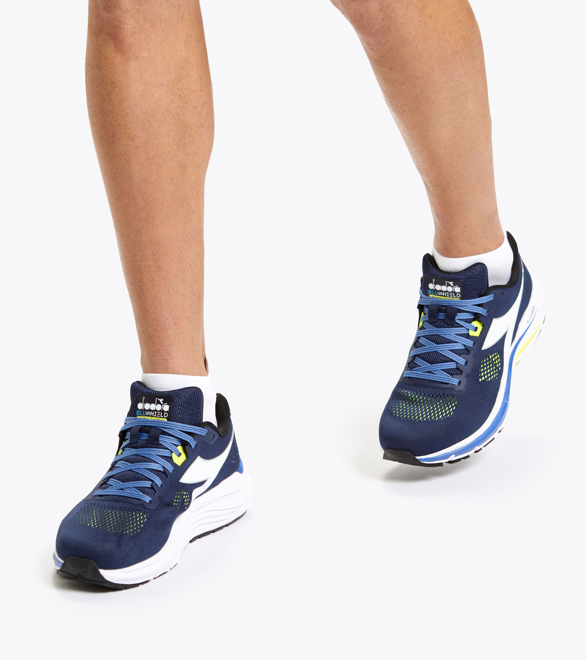 Running shoes - Men MYTHOS BLUSHIELD 7 VORTICE BLACK IRIS/WHITE/NEON YELLOW - Diadora