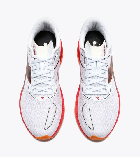 Running shoe - Stability and lightness - Men&rsquo;s MYTHOS BLUSHIELD VOLO 6 WHITE /ORANGE PEEL /FIERY RED - Diadora