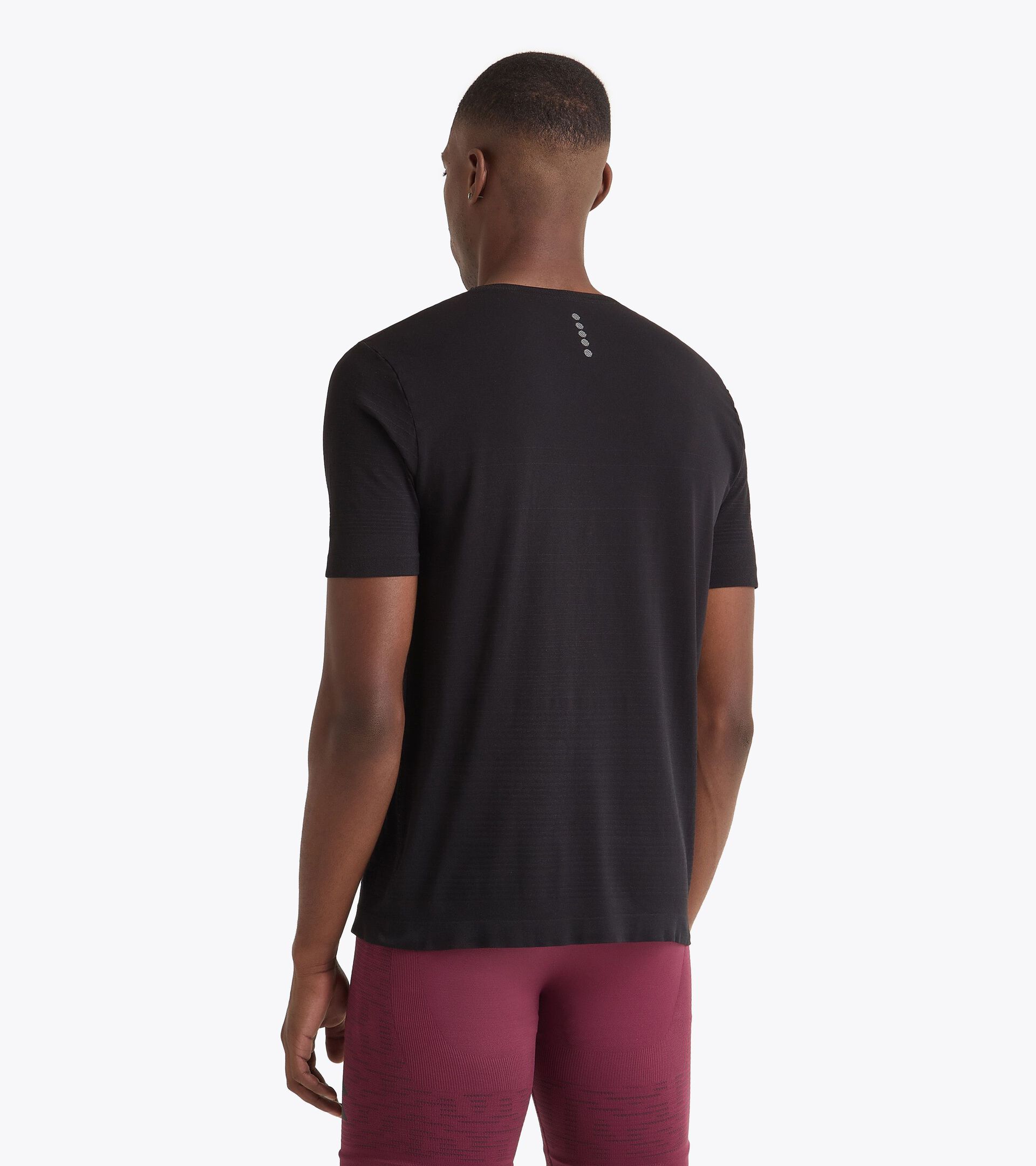 Technical t-shirt for temperature control - Running - Men’s
SS T-SHIRT STRATOUNO BLACK - Diadora