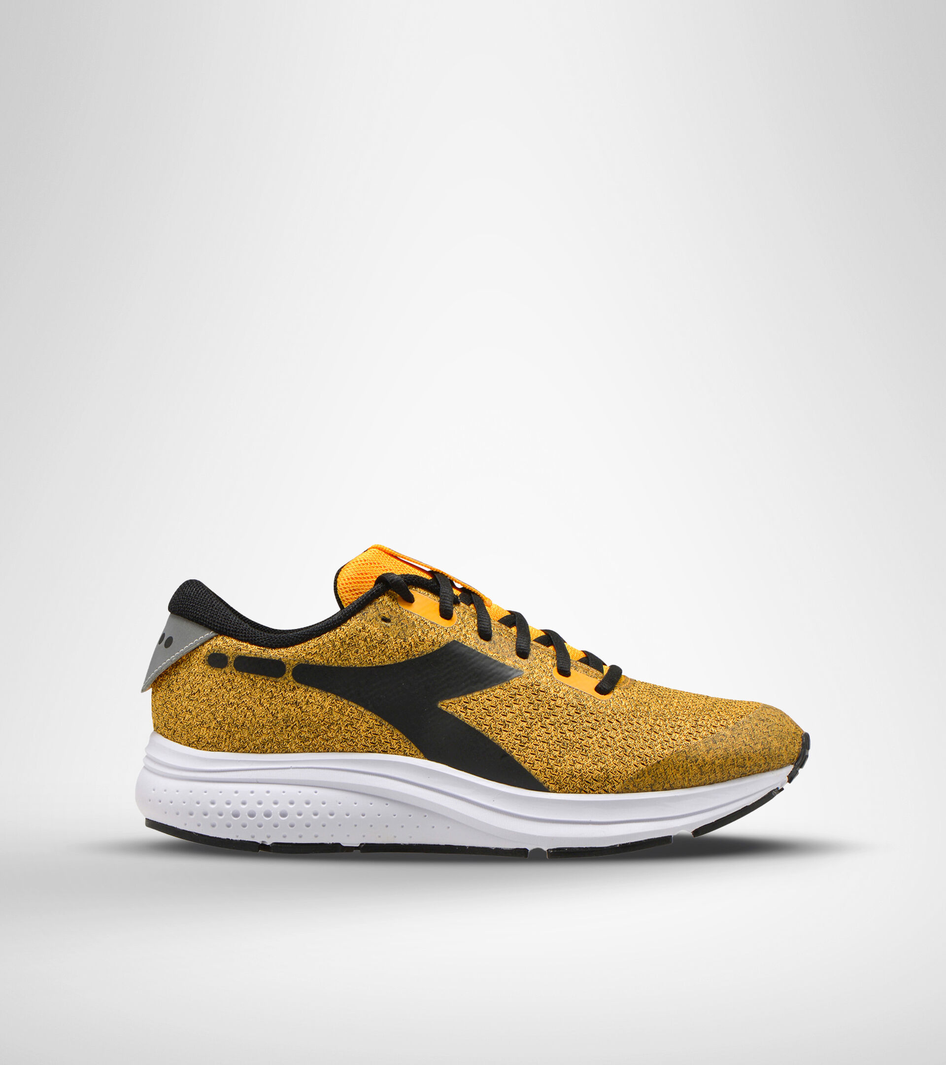 Running shoe - Men KURUKA 5 SAFFRON/BLACK/WHITE - Diadora