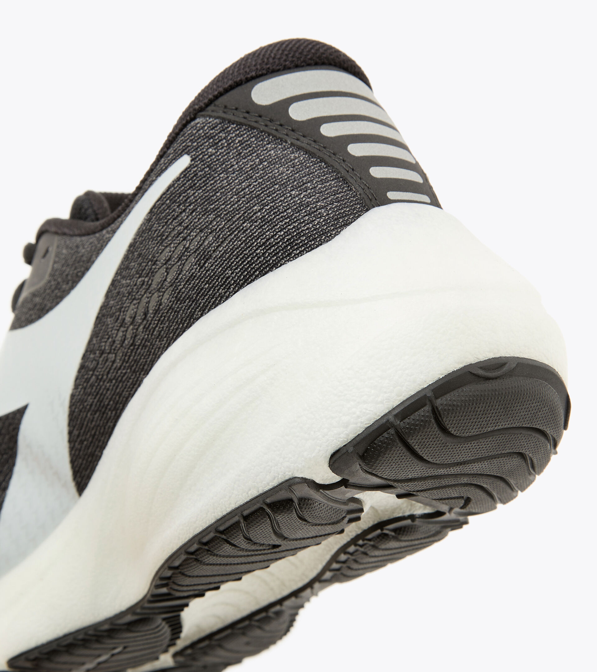 Running shoes - Men FRECCIA BLACK/STEEL GRAY/WHITE - Diadora