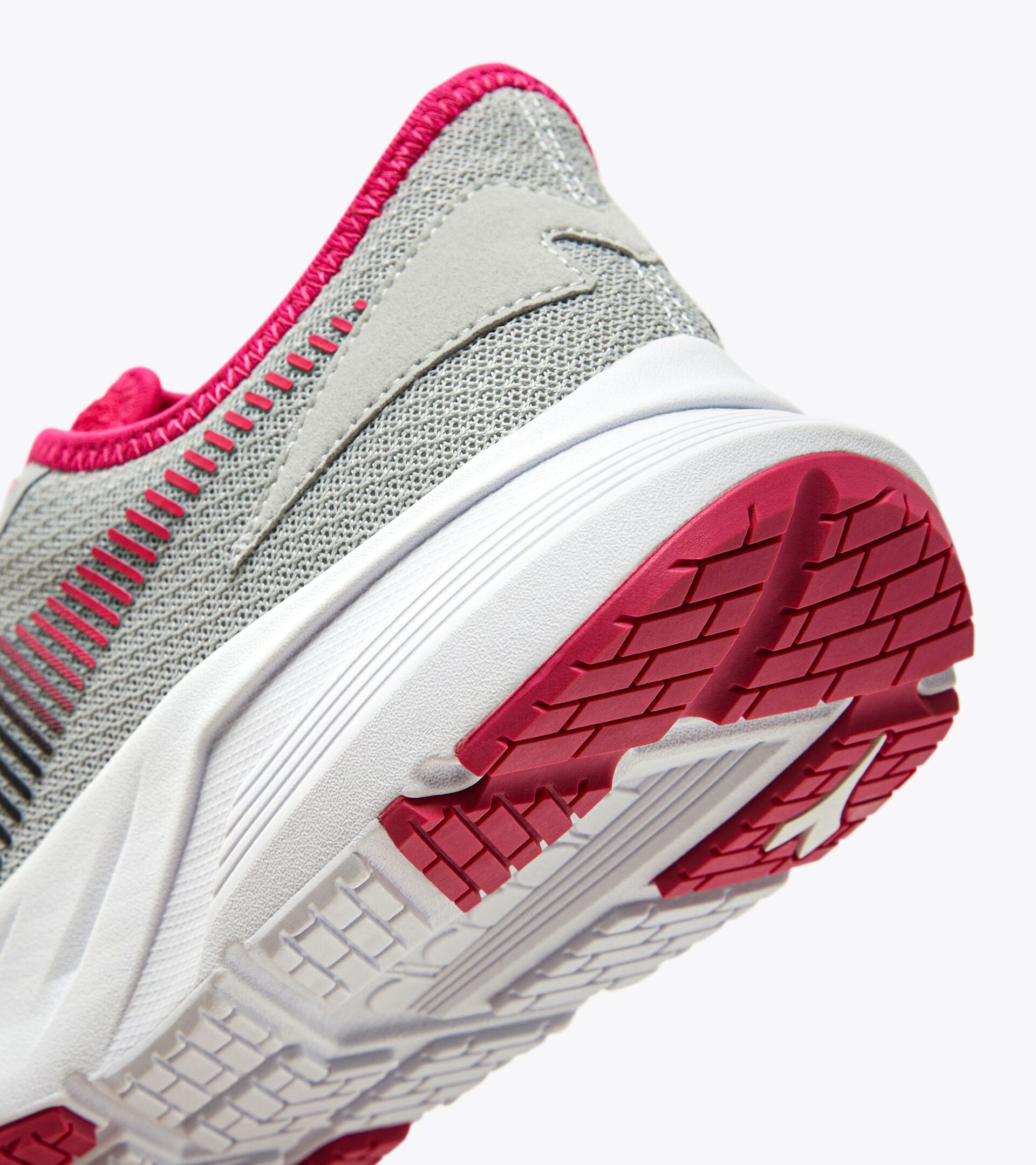 Running shoe - Women PASSO 3 W SILVER DD/BLK/RUBINE RED C - Diadora