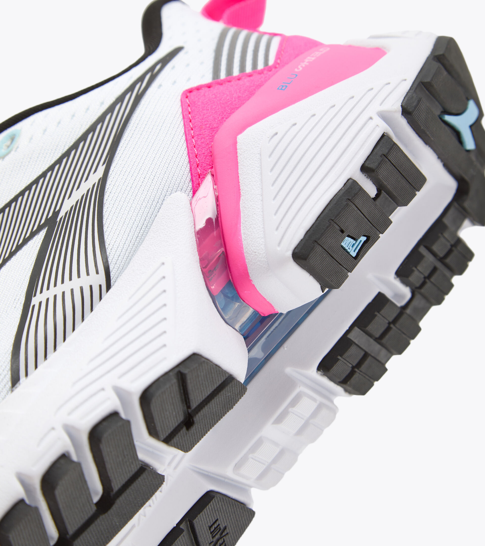 Running shoes - Women
MYTHOS BLUSHIELD VIGORE 2 W WHITE/PINK FLUO/BLACK - Diadora