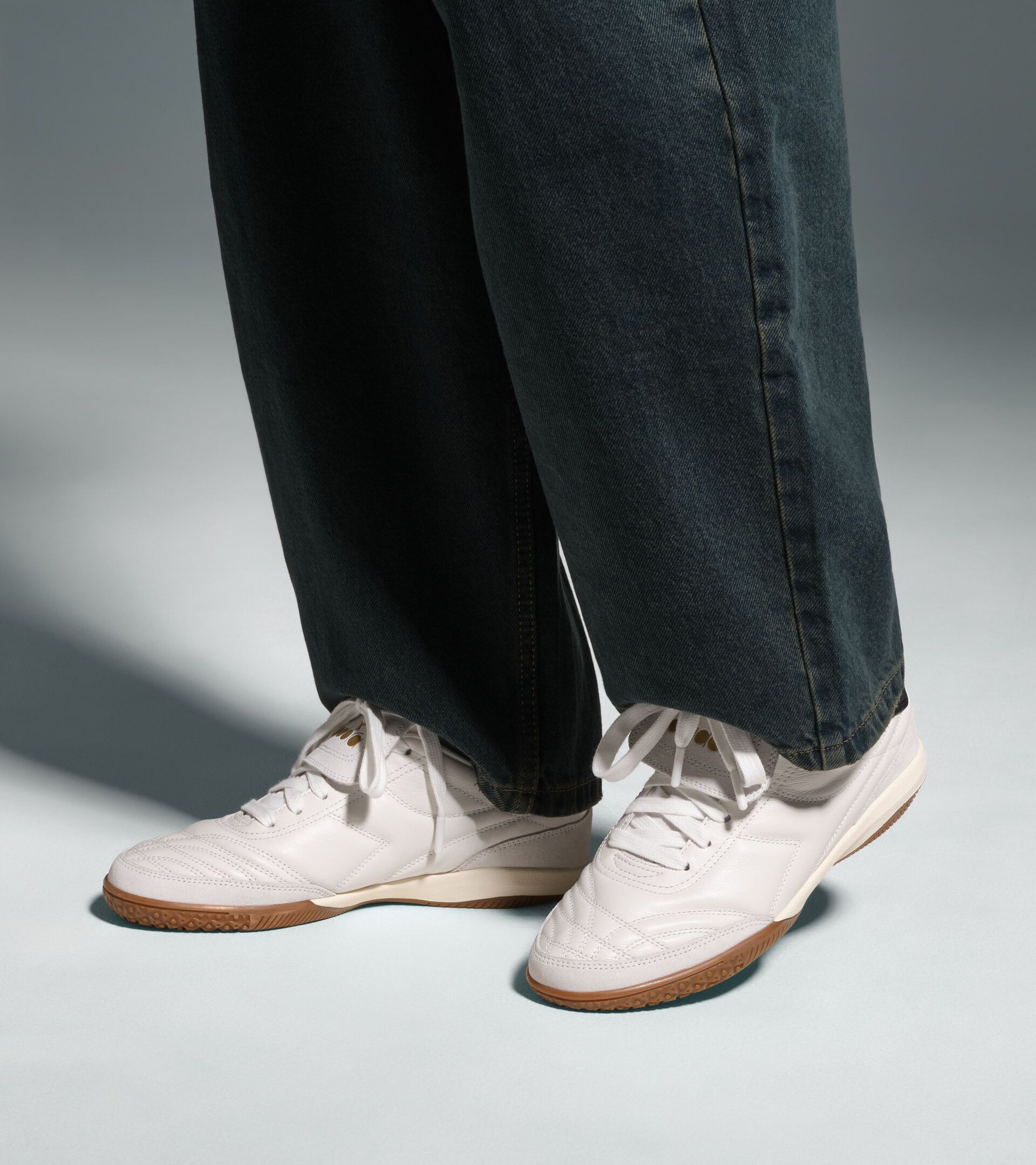 Terrace Leather Sneakers - All-gender GOLD INDOOR WHITE/BLACK - Diadora