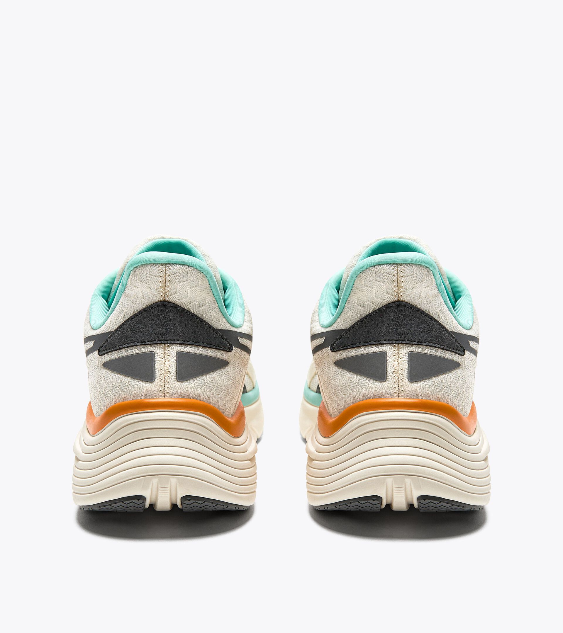 Running shoes - Men EQUIPE NUCLEO WHISPER WHITE/STEEL GRAY - Diadora