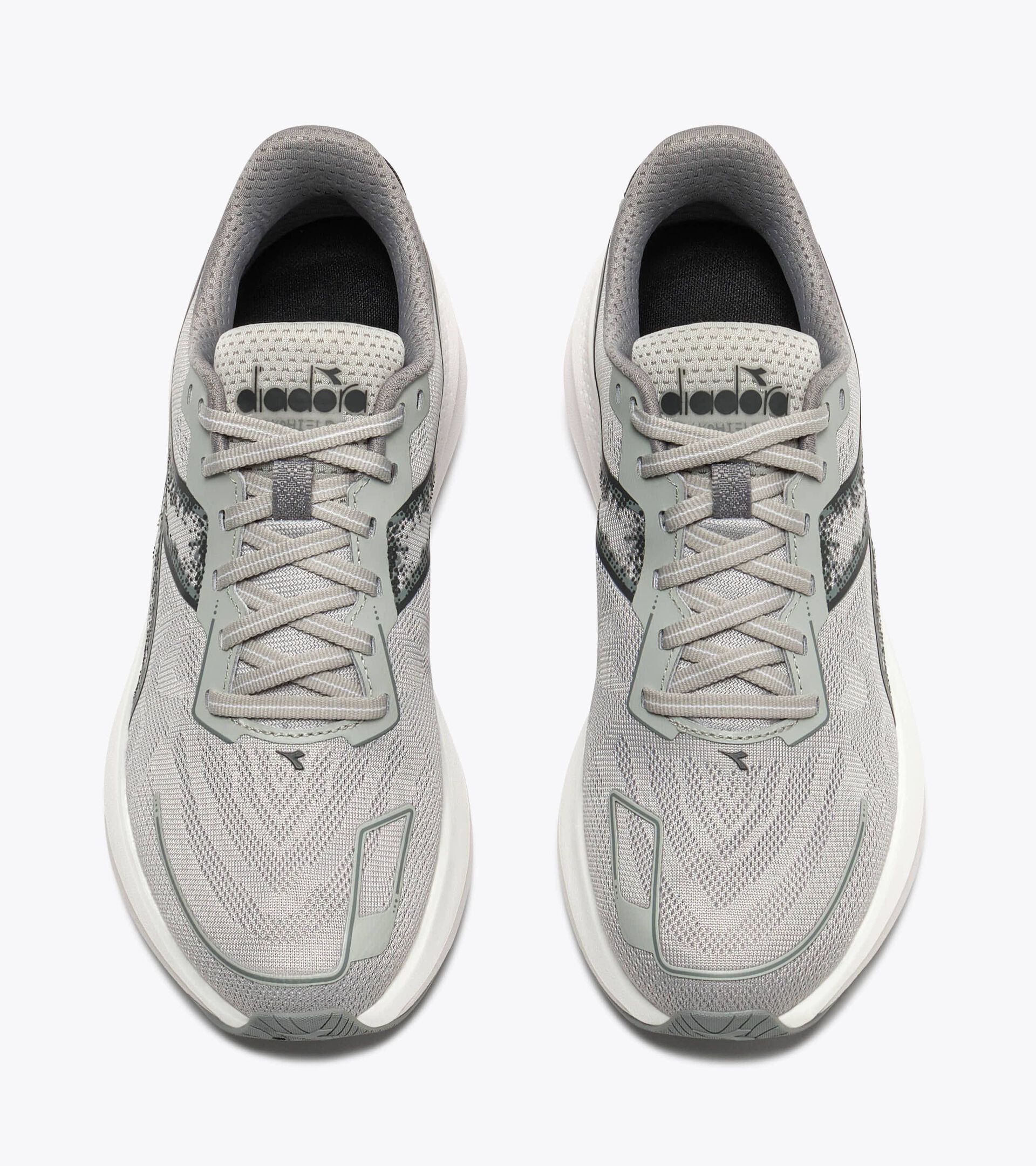 Running shoe - Stability and protection - Women&rsquo;s MYTHOS BLUSHIELD VIGORE V W SILVER /FORGED IRON - Diadora