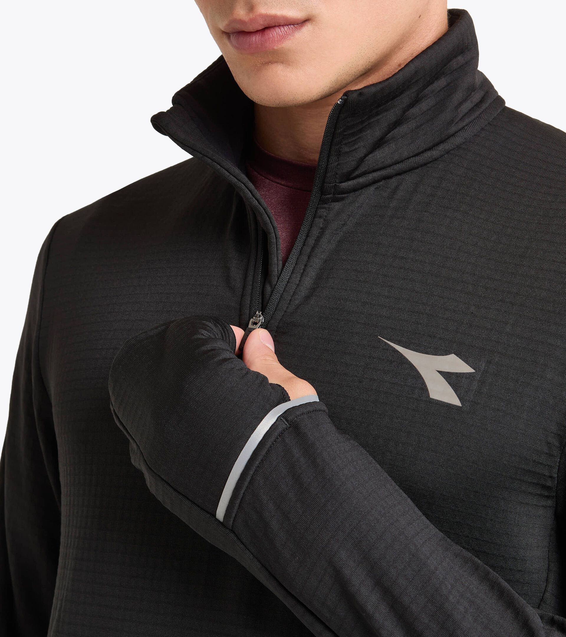 Thermoregulating fleece with FIBRAZERO fabric - Winter Protection - Men’s
WARM UP WINTER PROTECTION BLACK - Diadora