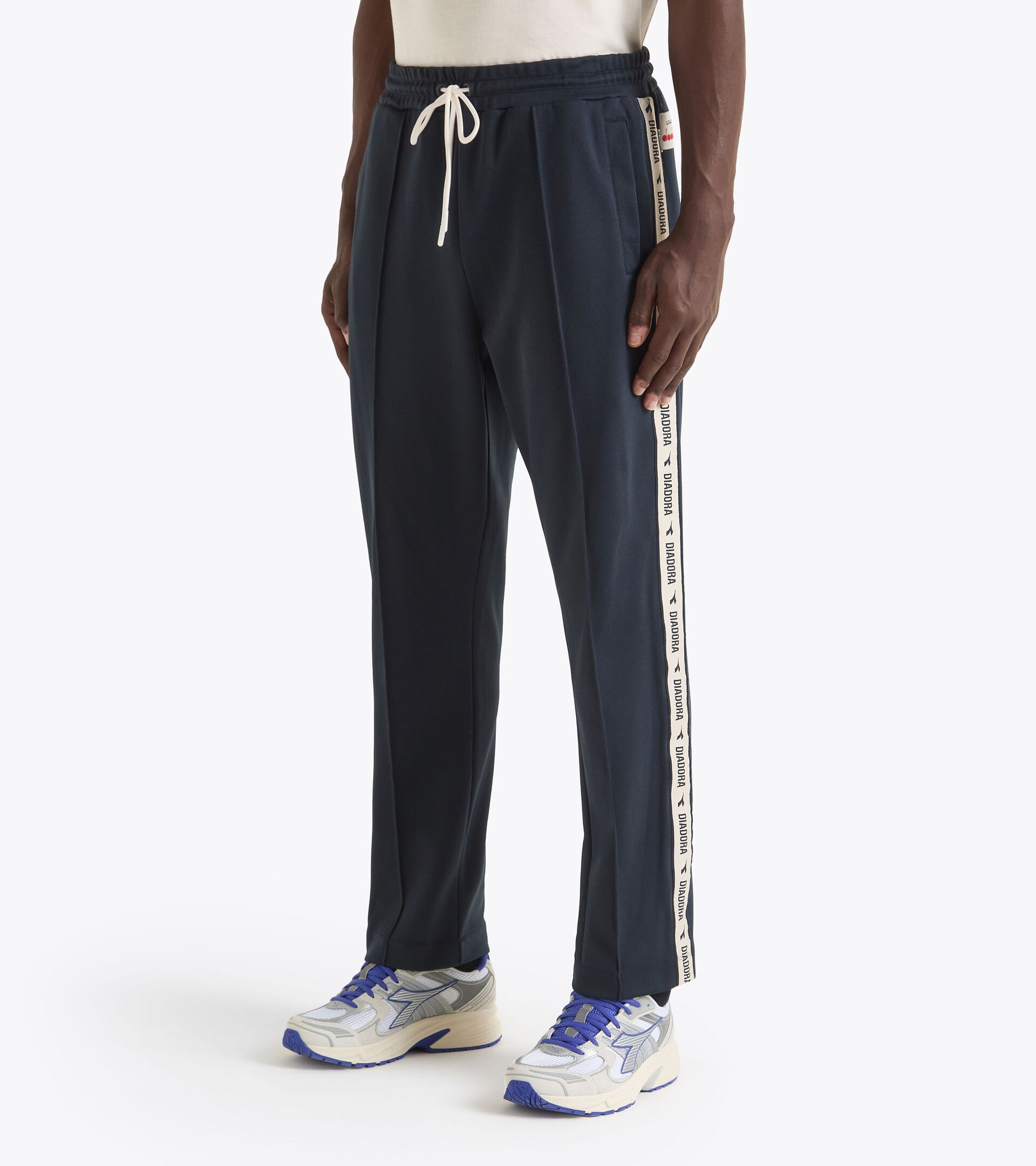 Pantalón de chándal Legacy de corte cómodo - Para todos los géneros TRACK PANT LEGACY AZUL NOCHE - Diadora