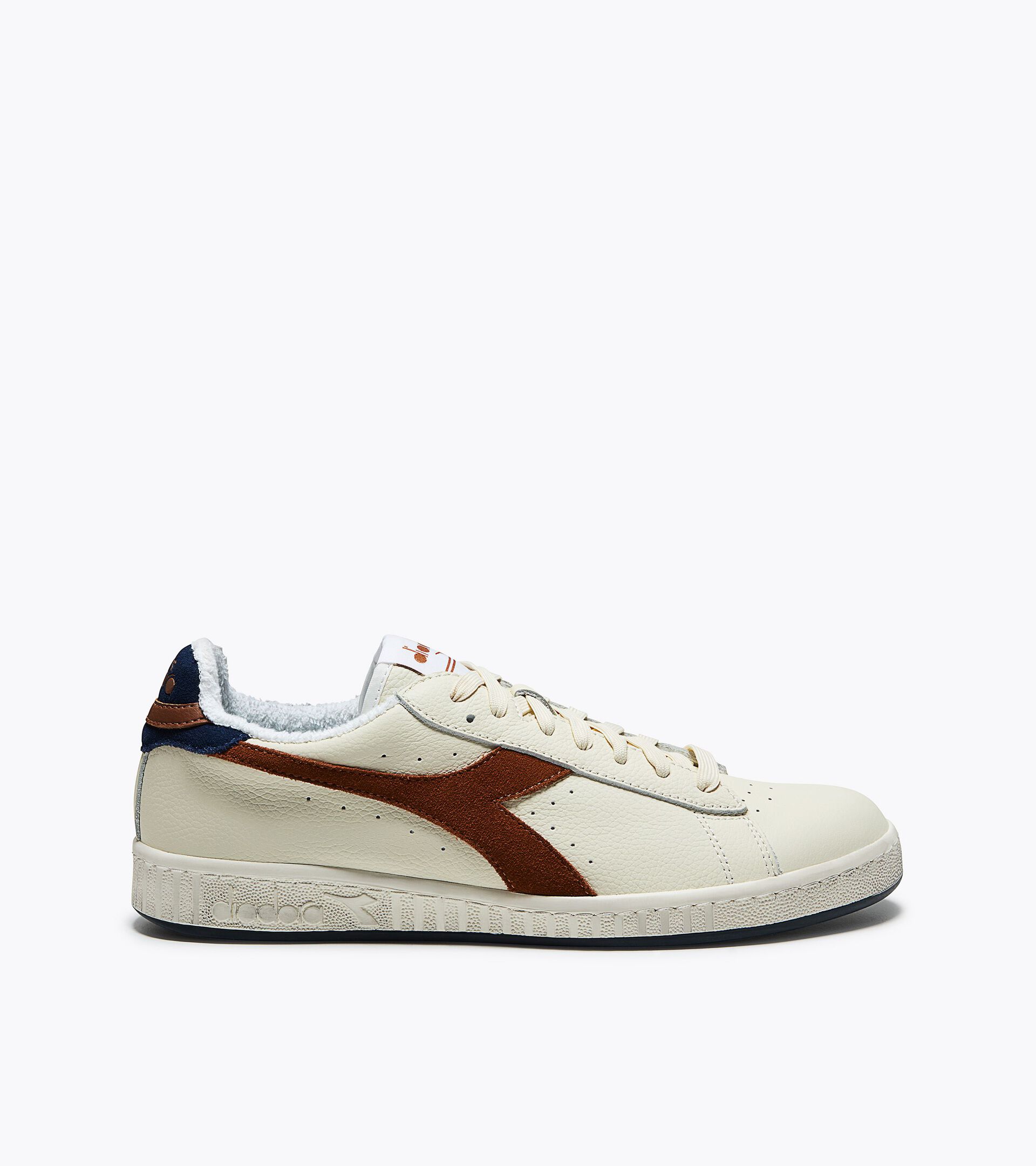 Sneakers - For every gender GAME LOW SUEDE TOWEL WHITE/BROWN - Diadora