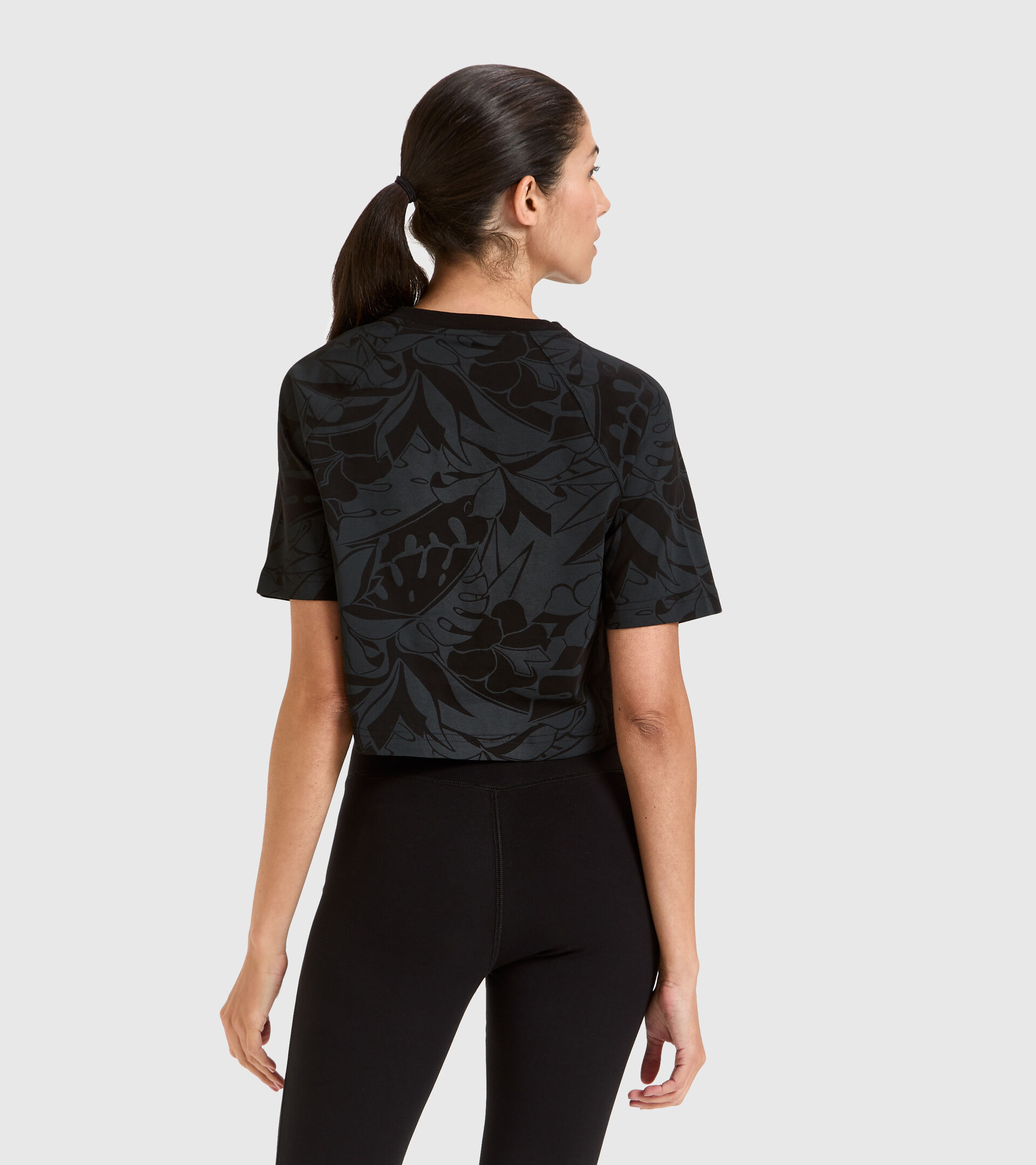 Organic cotton T-shirt - Women L. T-SHIRT SS CROP MANIFESTO BLACK - Diadora
