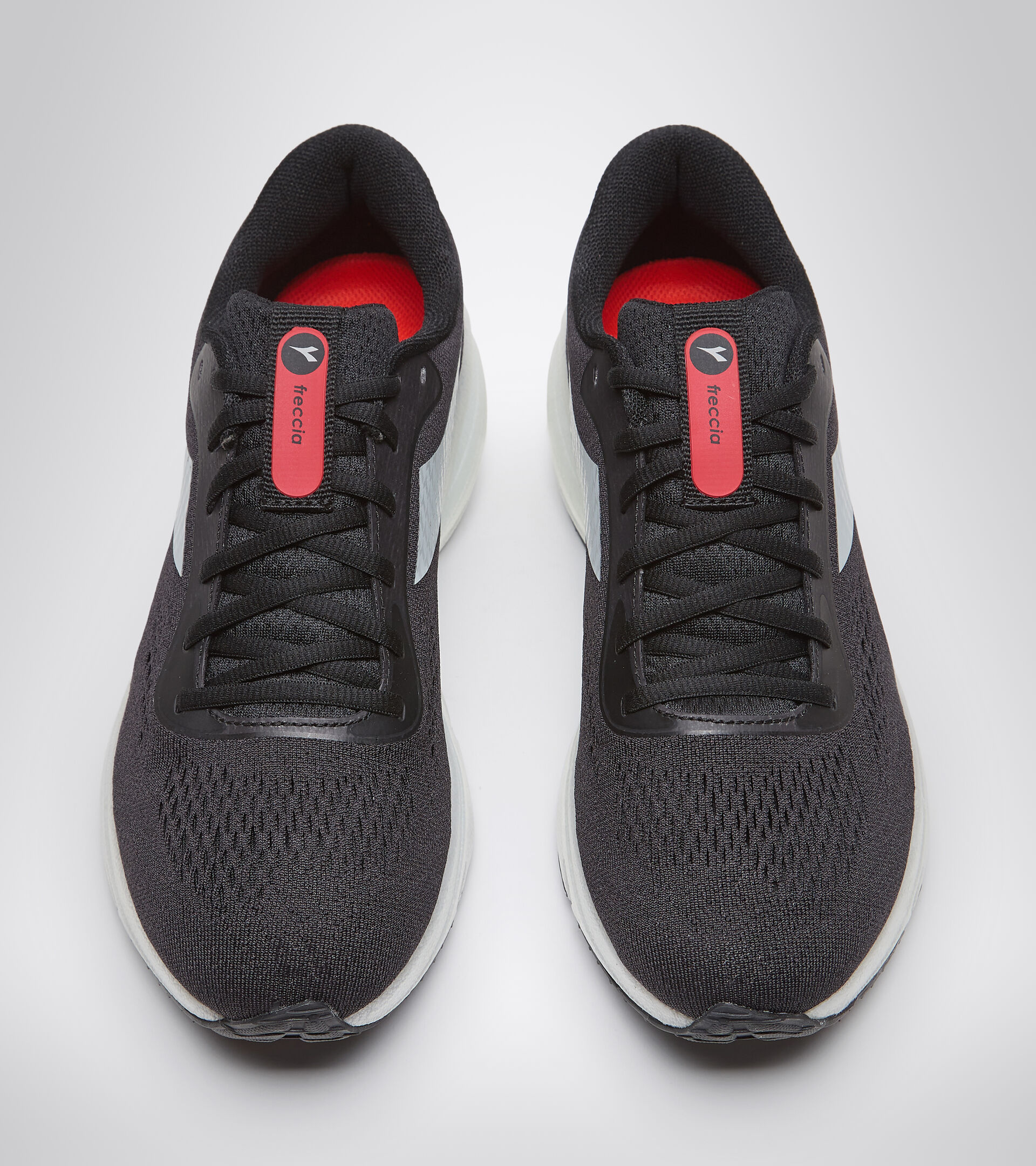 Running shoes - Men FRECCIA BLACK/WHITE/FER.RED ITALY - Diadora