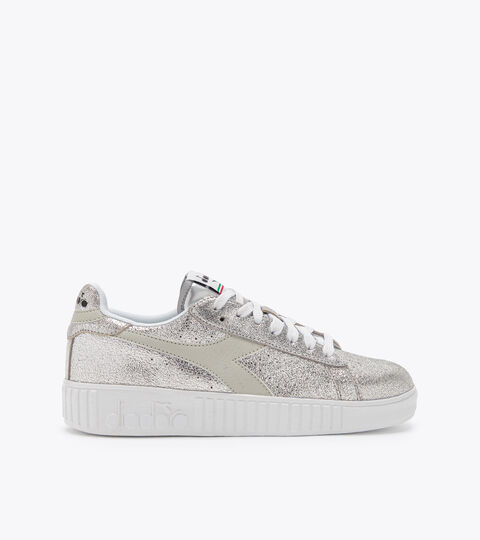 Sports shoes - Women
 GAME STEP PREMIUM METAL WHITE/SILVER - Diadora