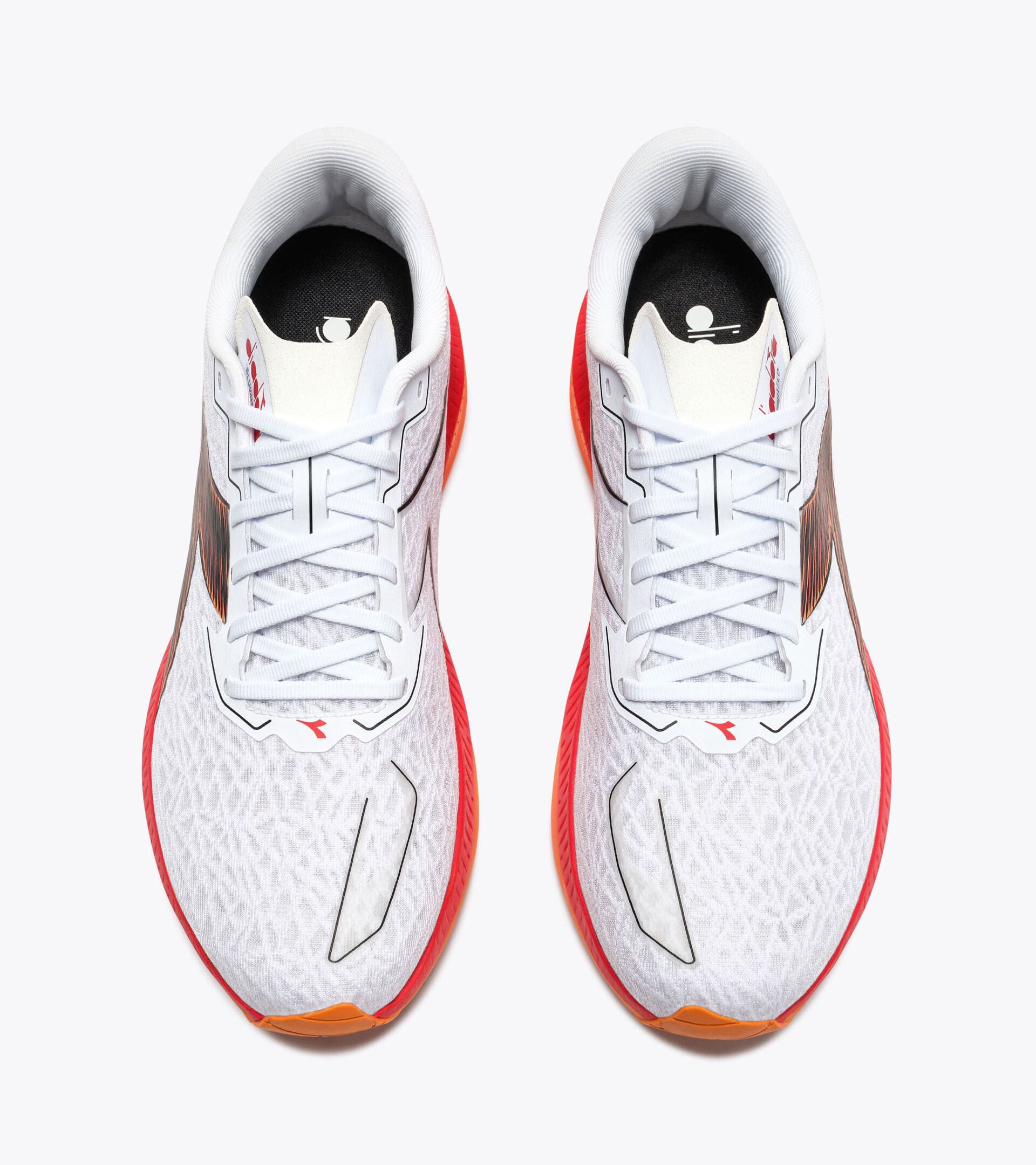 Scarpa da running - Stabilit&agrave; e leggerezza - Uomo MYTHOS BLUSHIELD VOLO 6 WHITE /ORANGE PEEL /FIERY RED - Diadora