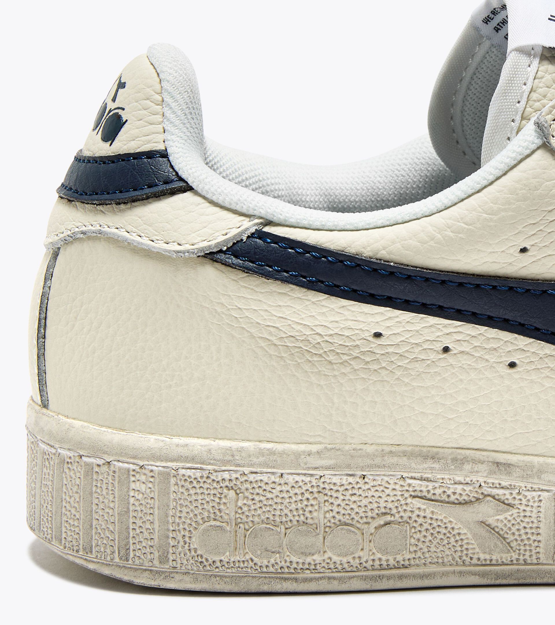 Sporty sneakers - Unisex GAME L LOW WAXED WHITE/BLUE CASPIAN SEA - Diadora