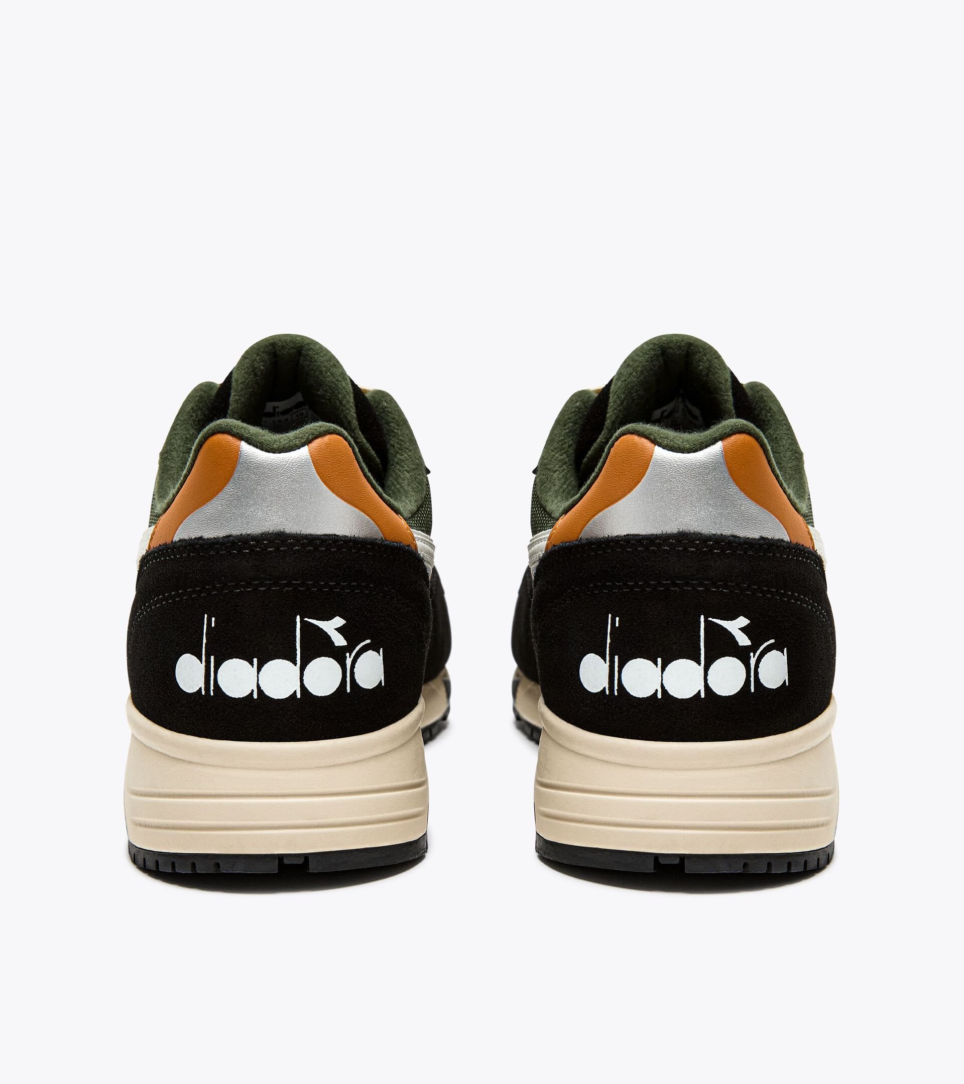 Sporty sneakers - All-Gender N902 KOMBU GREEN/BLACK - Diadora