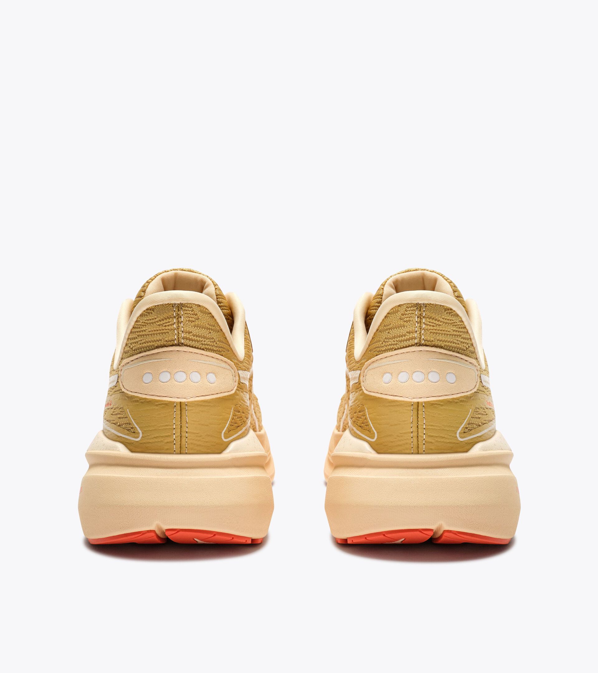 Zapatilla de running - Comodidad y estabilidad - Mujer NUCLEO 2 W BEIGE RAT&Aacute;N/CREMA DE MANTEQ - Diadora