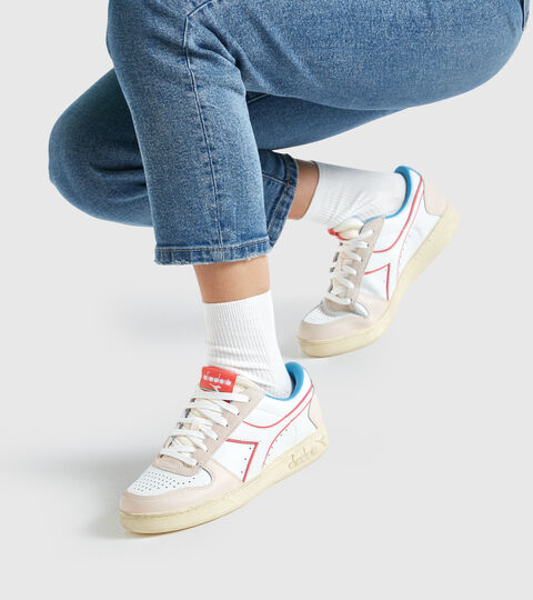 MAGIC BASKET LOW ICONA WN, BLC LAIT/BONNIE BLEU/CHAUD COR Chaussures de sport - Femme MAGIC BASKET LOW ICONA WN BLC LAIT/BONNIE BLEU/CHAUD COR - Diadora