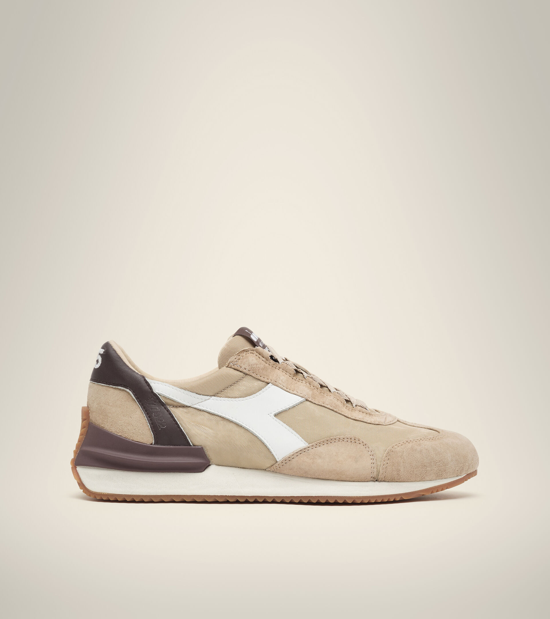 Footwear Heritage UNISEX EQUIPE MAD ITALIA NUBUCK SW BEIGE SAFARI Diadora