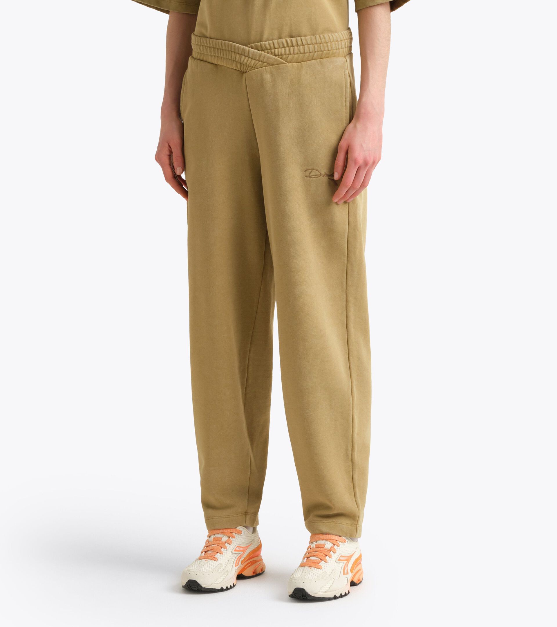 Pantal&oacute;n jogger estilo retro - Corte slim - Mujer
 L. JOGGER PANTS AVENUE LAB CAQUI - Diadora