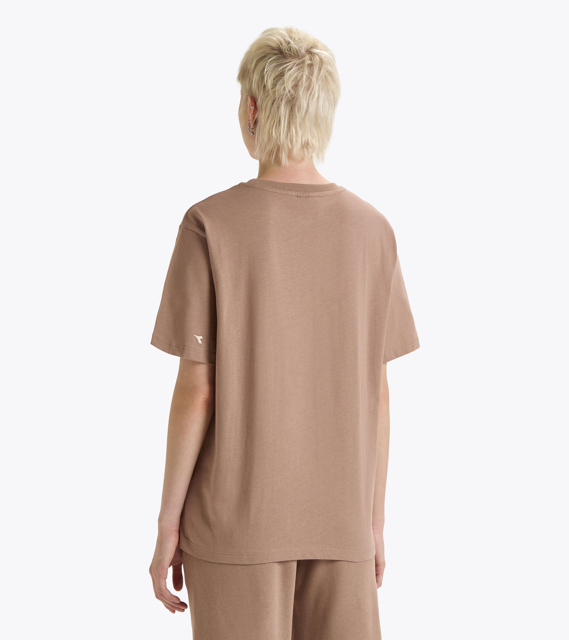 T-shirt - Gender Neutral
 T-SHIRT SS ATHL. LOGO LIGHT BROWN HAZELNUT - Diadora