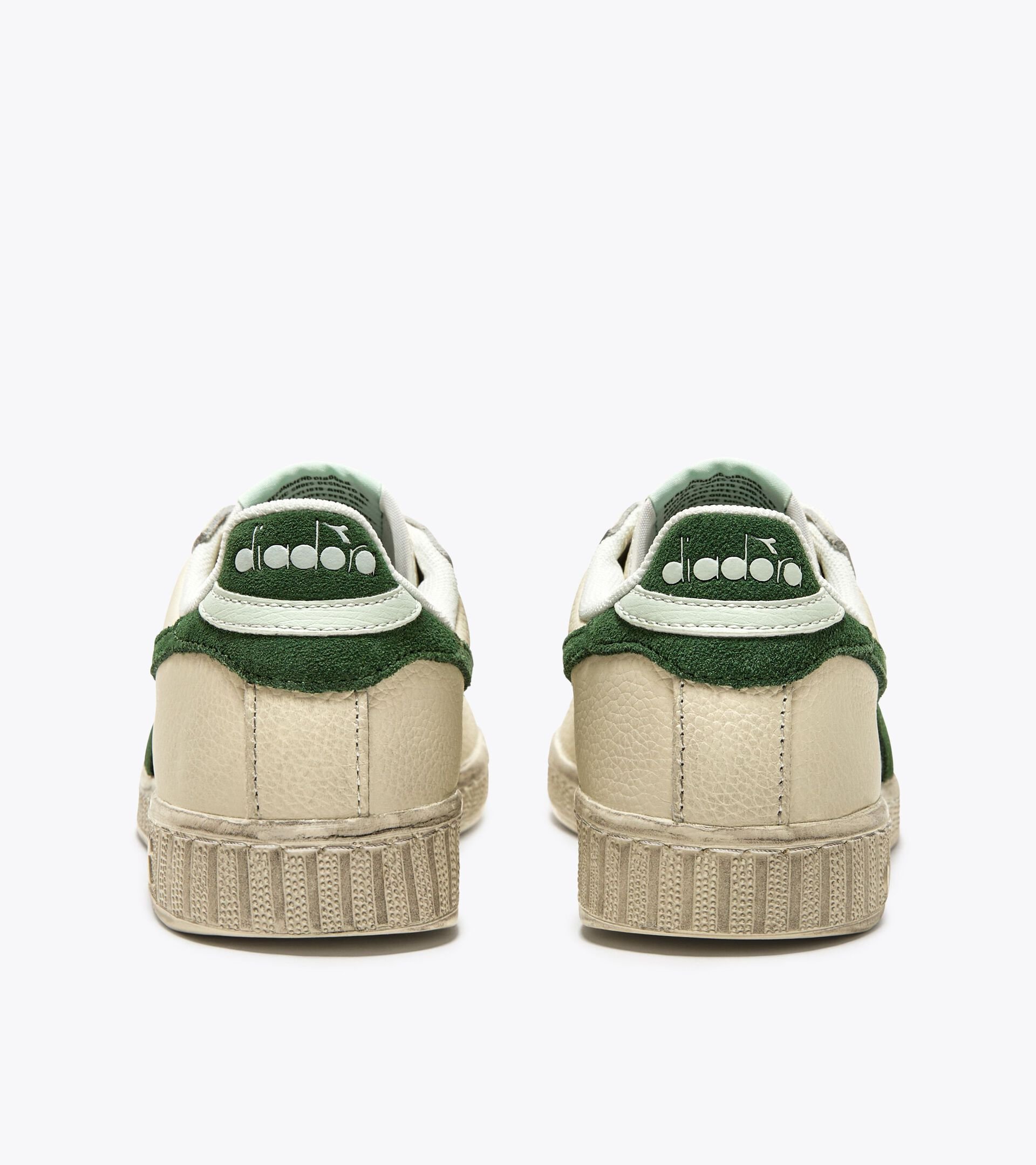 Sporty sneakers - All-Gender GAME L LOW WAXED SUEDE POP GREEN GUARD - Diadora