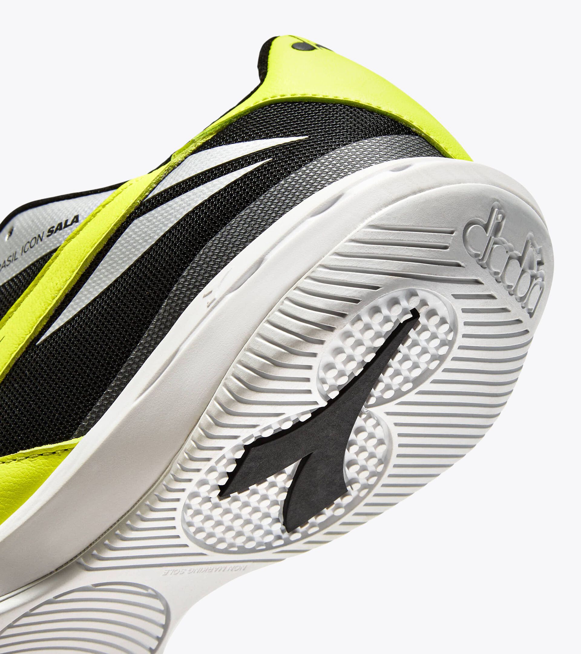 Chaussures de futsal - Semelle spécifique pour les terrains en intérieur et les parquets - Homme BRASIL ICON SALA ID JAUNE FLUO DD/NOIR - Diadora