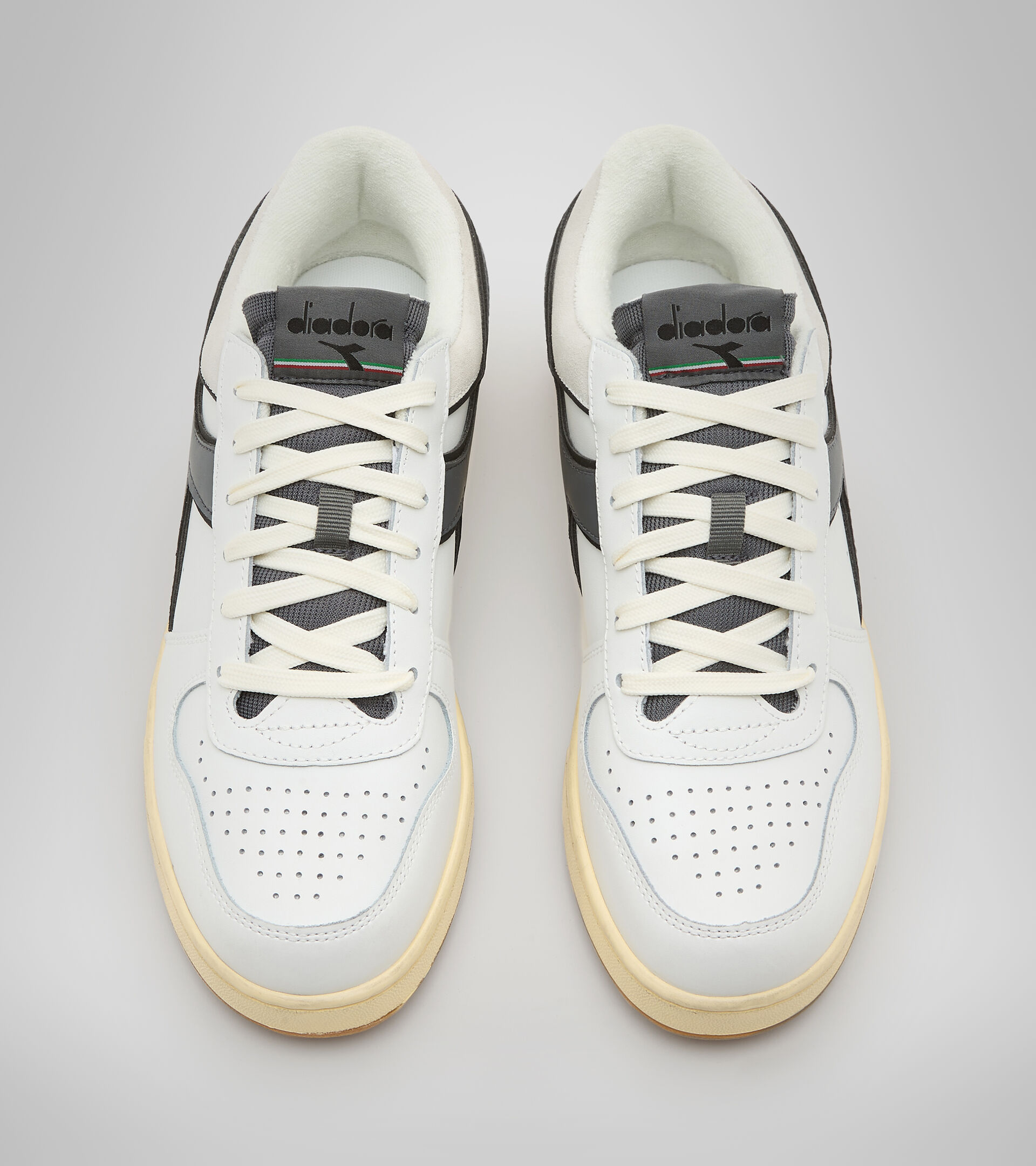 Sports shoe - Unisex MAGIC BASKET LOW ICONA WHITE/STEEL GRAY - Diadora