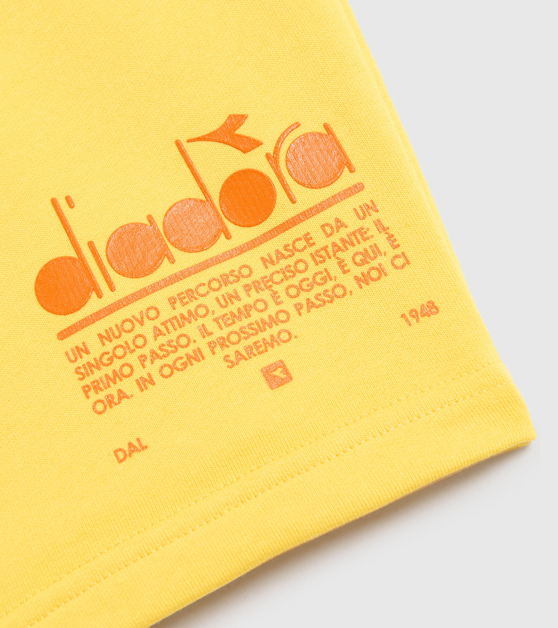 Bermuda in cotone - Unisex BERMUDA MANIFESTO GIALLO REGNO - Diadora