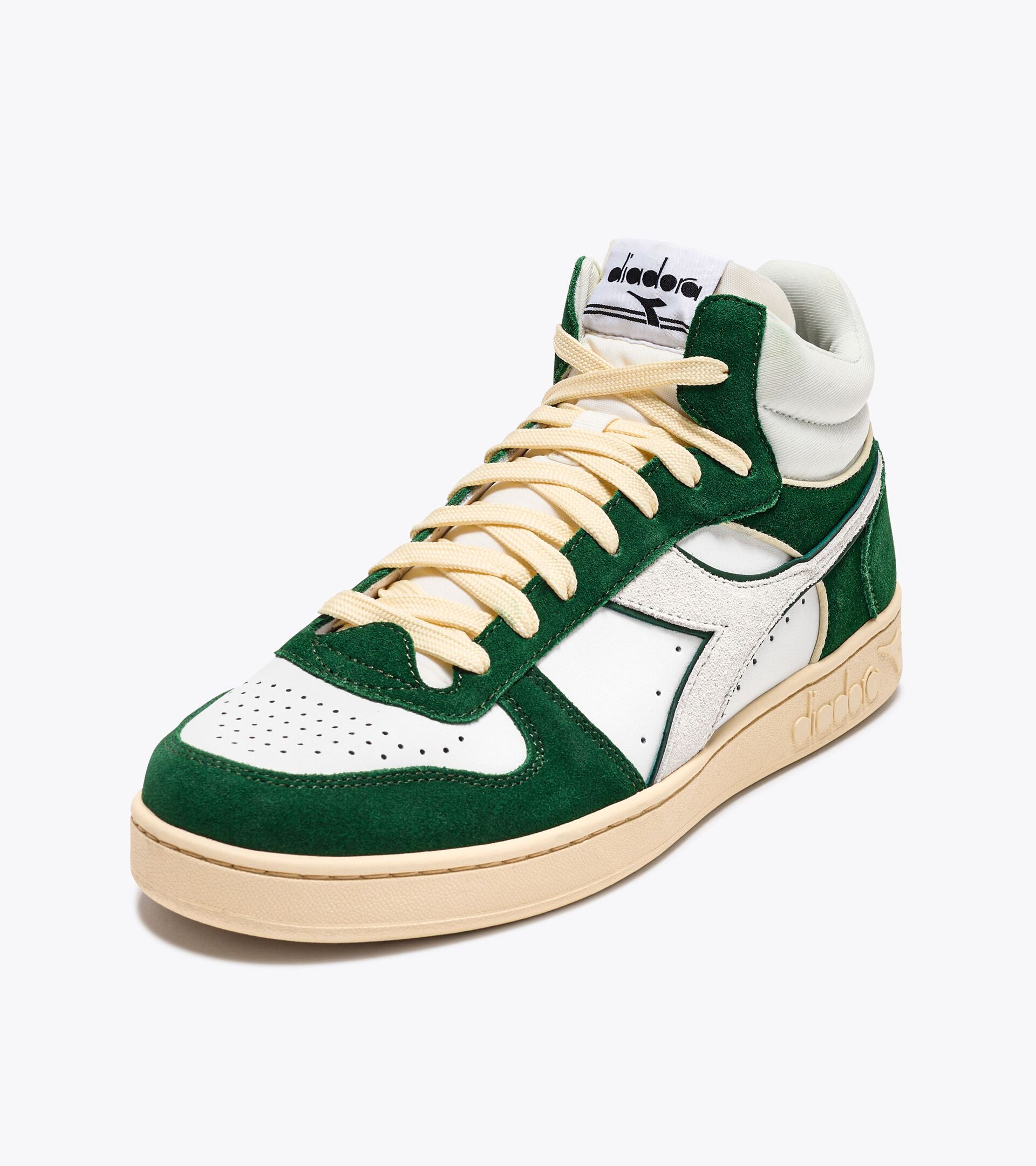 Sporty sneakers - All-Gender MAGIC BASKET DEMI CUT SUEDE LEATHER WHITE/FOGLIAGE GREEN - Diadora