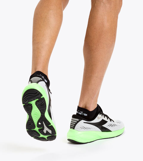 FRECCIA, ARGENT DD/NOIR/NEON MENTHE Chaussures de running - Homme FRECCIA ARGENT DD/NOIR/NEON MENTHE - Diadora