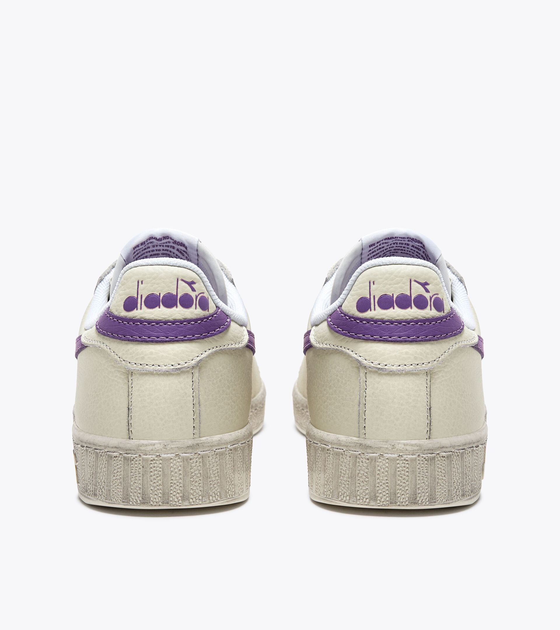 Sporty sneakers - All-Gender GAME L LOW WAXED WHITE/VIOLET BERRY  (C6210) - Diadora