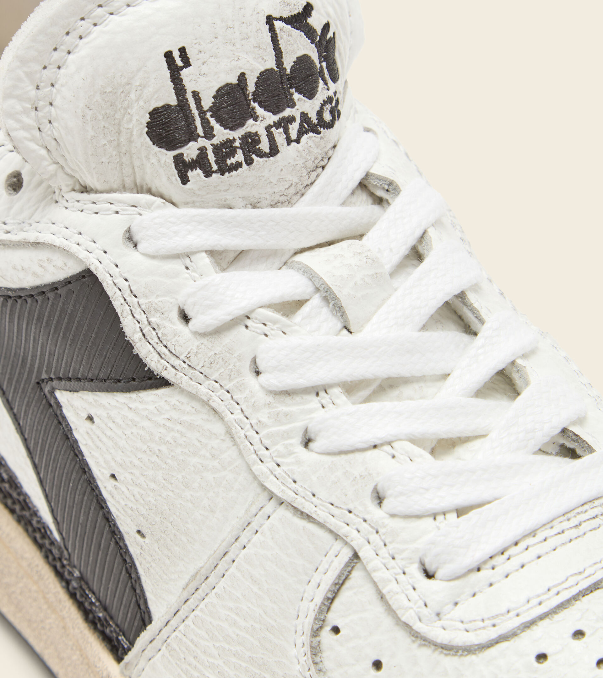 Heritage shoes - Women MI BASKET ROW CUT AGE OF BEAUTY WN WHITE/SILVER/BLACK - Diadora