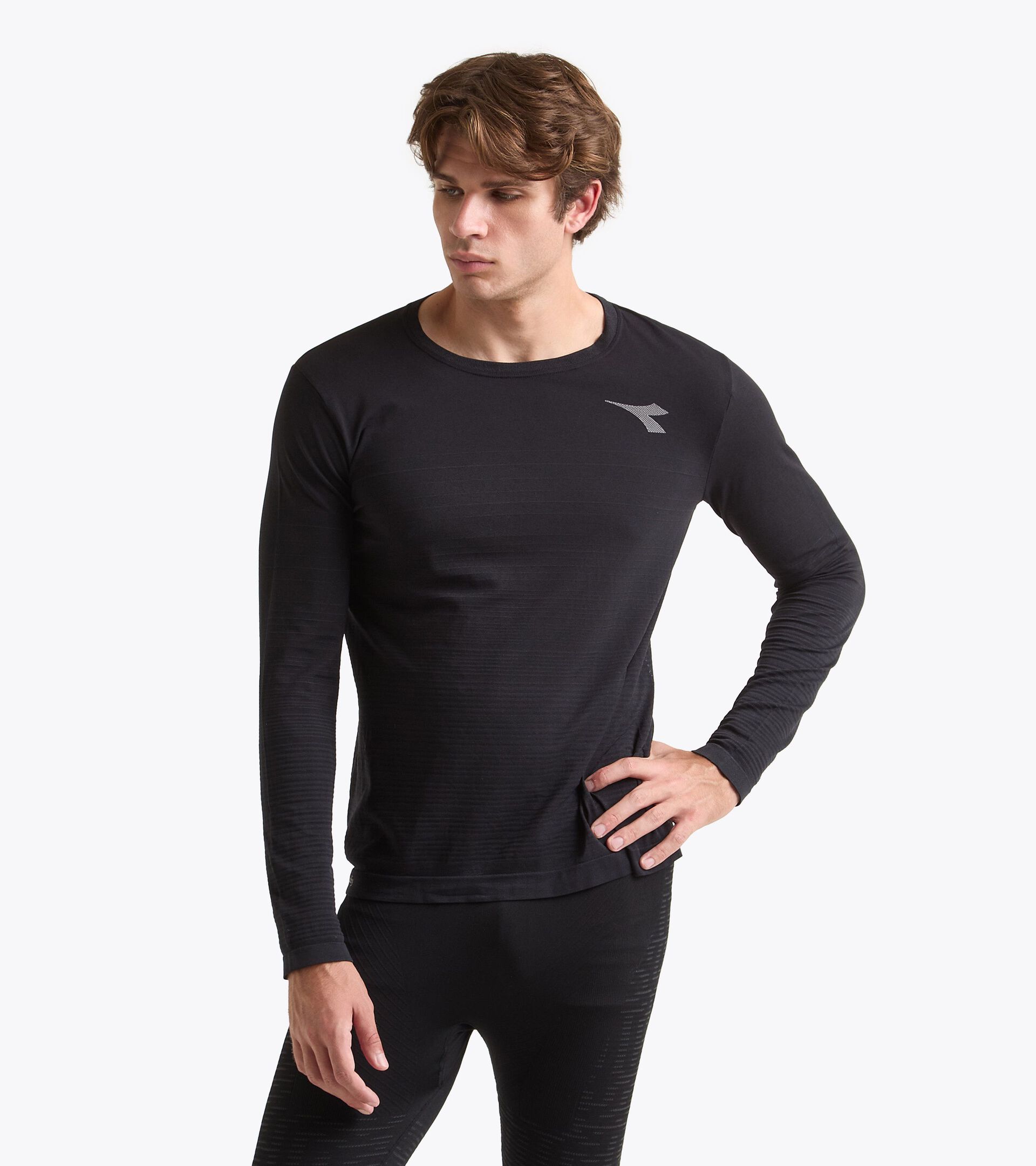 Long-sleeved, technical t-shirt for temperature control -  Running - Men’s
 LS T-SHIRT STRATOUNO BLACK - Diadora