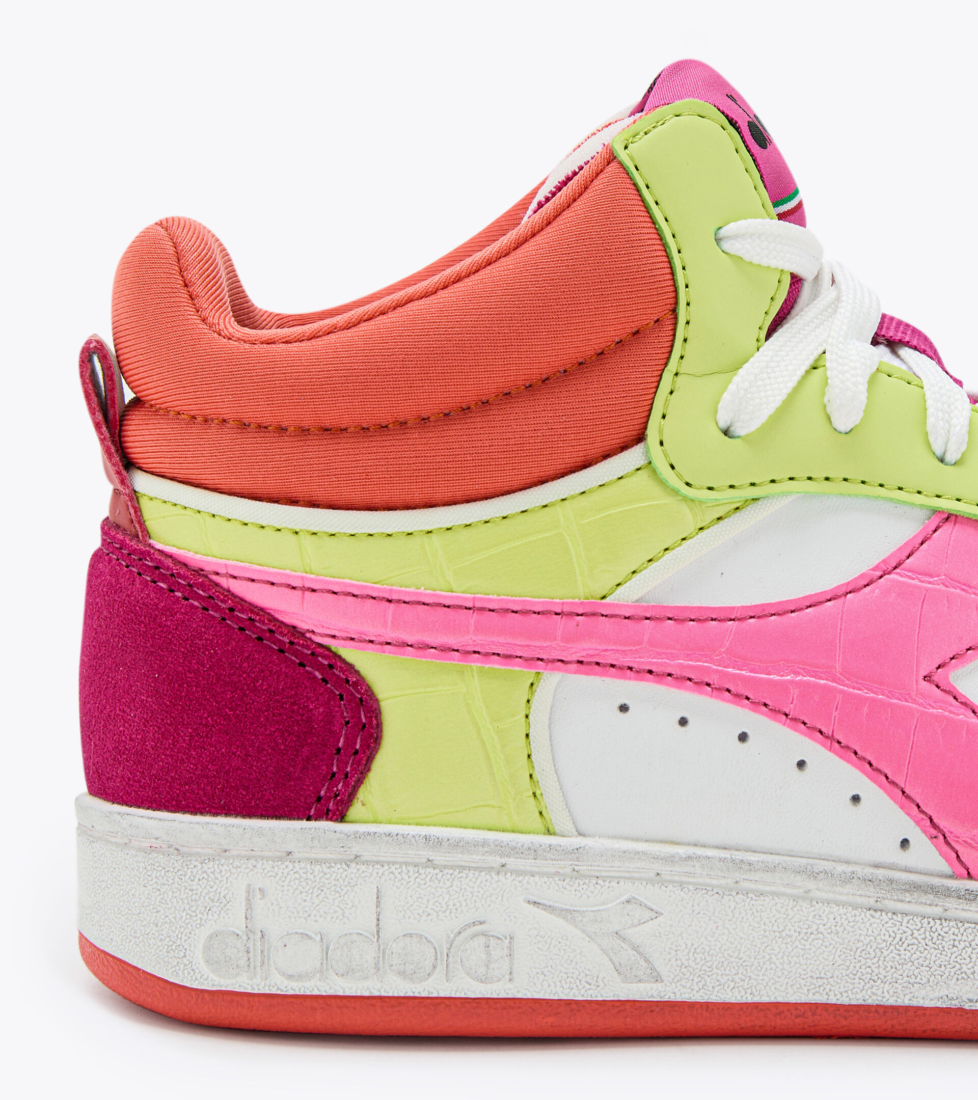 Sports shoes - Women
MAGIC BASKET DEMI CROCO WN WHITE/CABARET/DAIQUIRI GREEN - Diadora