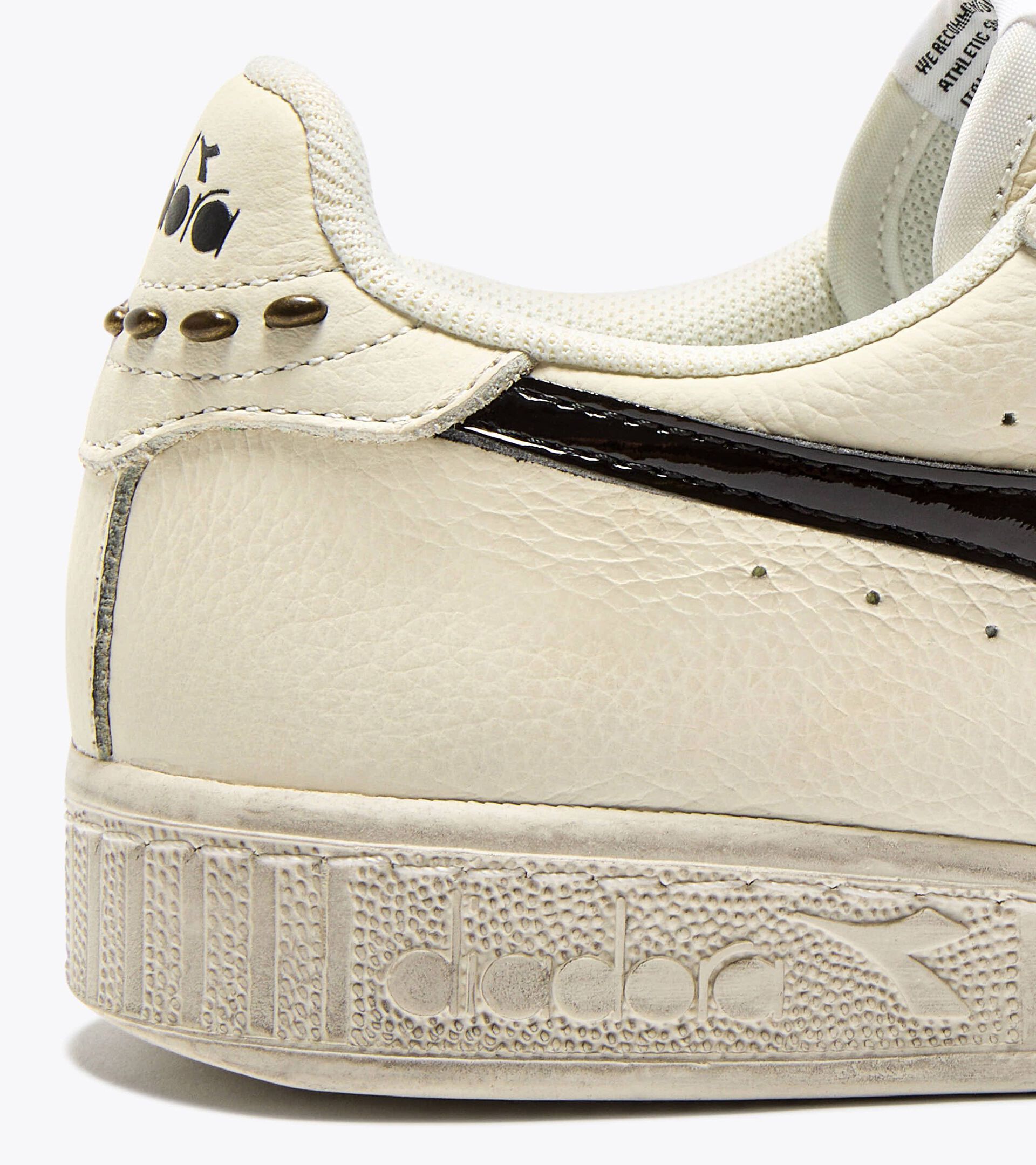 Sneaker sportiva in pelle - Donna 
 GAME L LOW WAXED STUDS WN BIANCO/NERO - Diadora