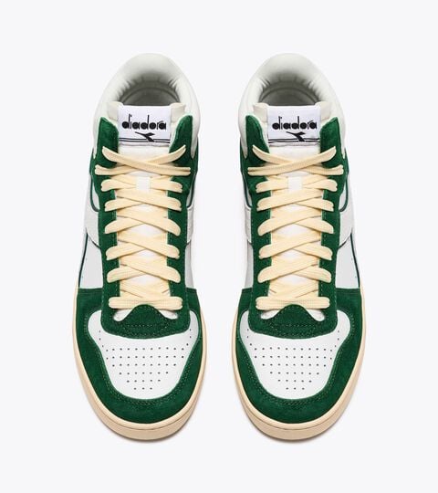 MAGIC BASKET DEMI CUT SUEDE LEATHER, WHITE/FOGLIAGE GREEN Sporty sneakers - All-Gender MAGIC BASKET DEMI CUT SUEDE LEATHER WHITE/FOGLIAGE GREEN - Diadora