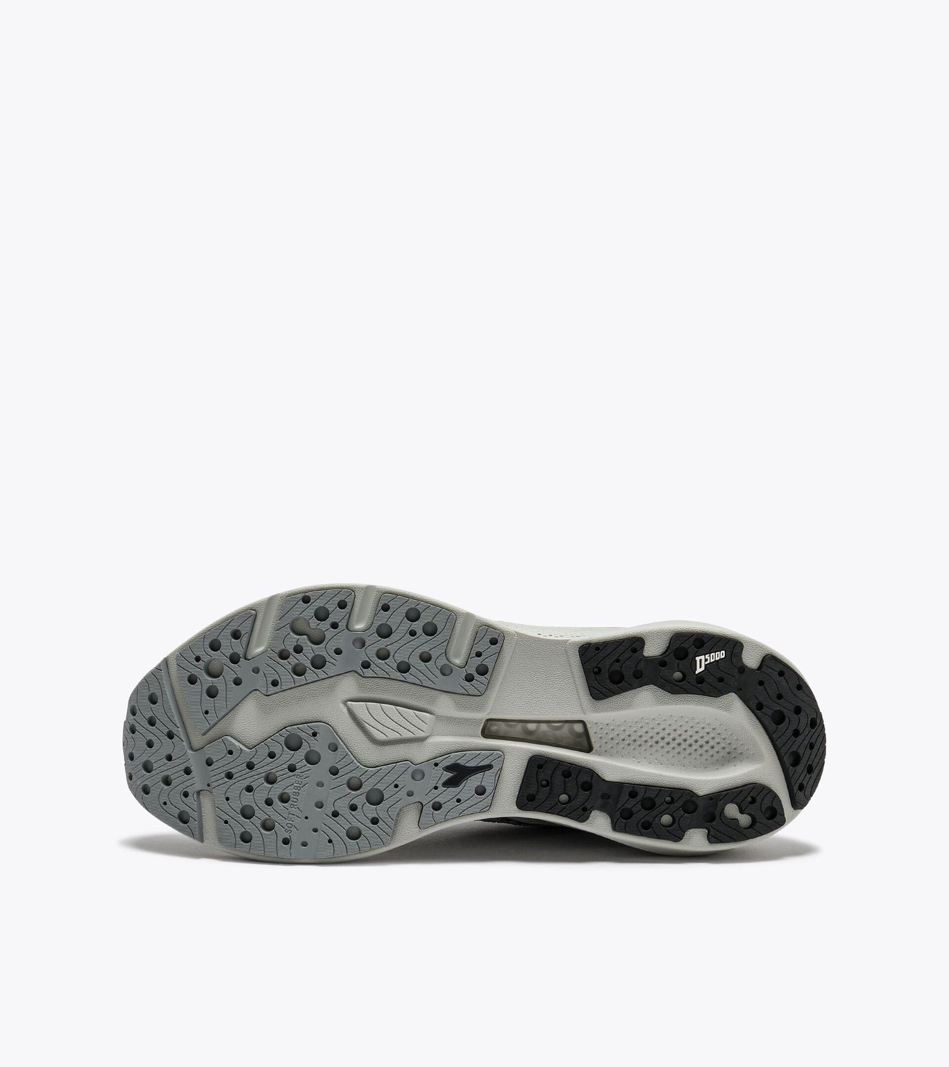 Running shoe - Stability and protection - Men&rsquo;s MYTHOS BLUSHIELD VIGORE V ULTIMATE GRAY /BLACK - Diadora