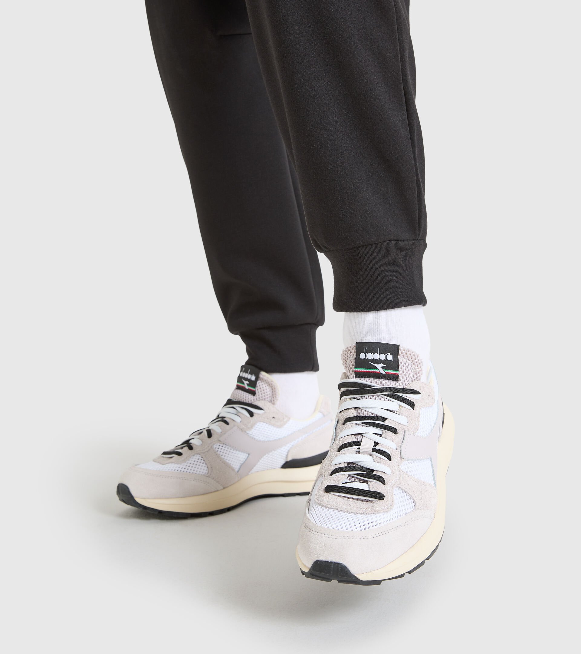 Sports shoes - Unisex KMARO 42 SUEDE MESH WIND GRAY/WHITE - Diadora