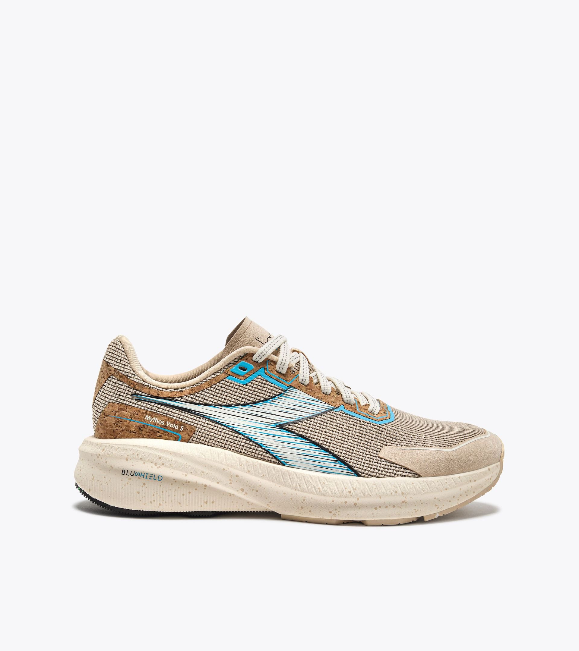 Running shoe with a lower environmental impact - Stability and lightness - Women’s MYTHOS BLUSHIELD VOLO 5 W 2030 BEIGE/WHISPER WHITE - Diadora